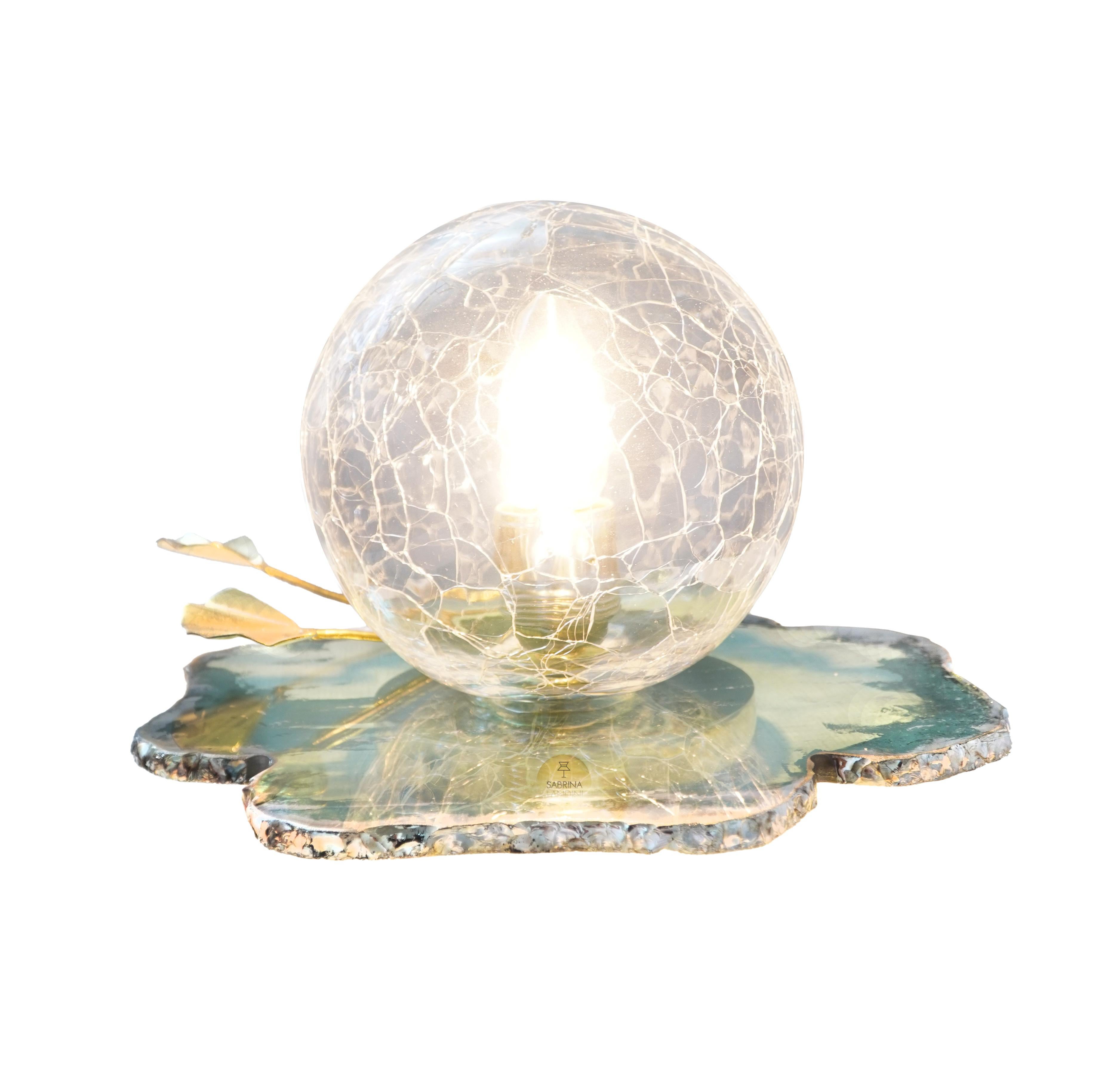 LOTUS sur scène !

La véritable nouvelle icône de la Maison Sabrina Landini.
Une création rare où l'artisanat d'art et la personnalisation des couleurs de l'ultime trèfle s'unissent pour façonner une pièce extraordinaire, faite pour vous.
Eleg,