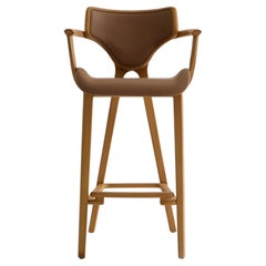 Taburete de bar «Lotus», de Daniel Simonini, de madera maciza y cuero