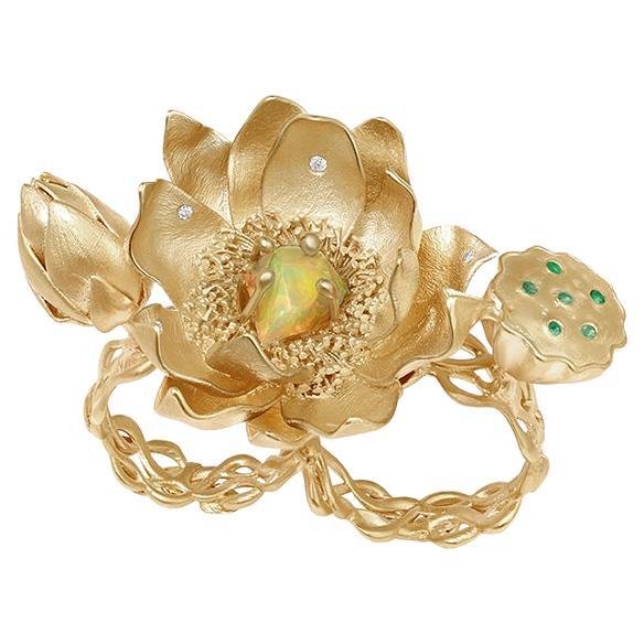 Bague Lotus à deux doigts en argent plaqué or 24K avec opale et émeraudes en vente