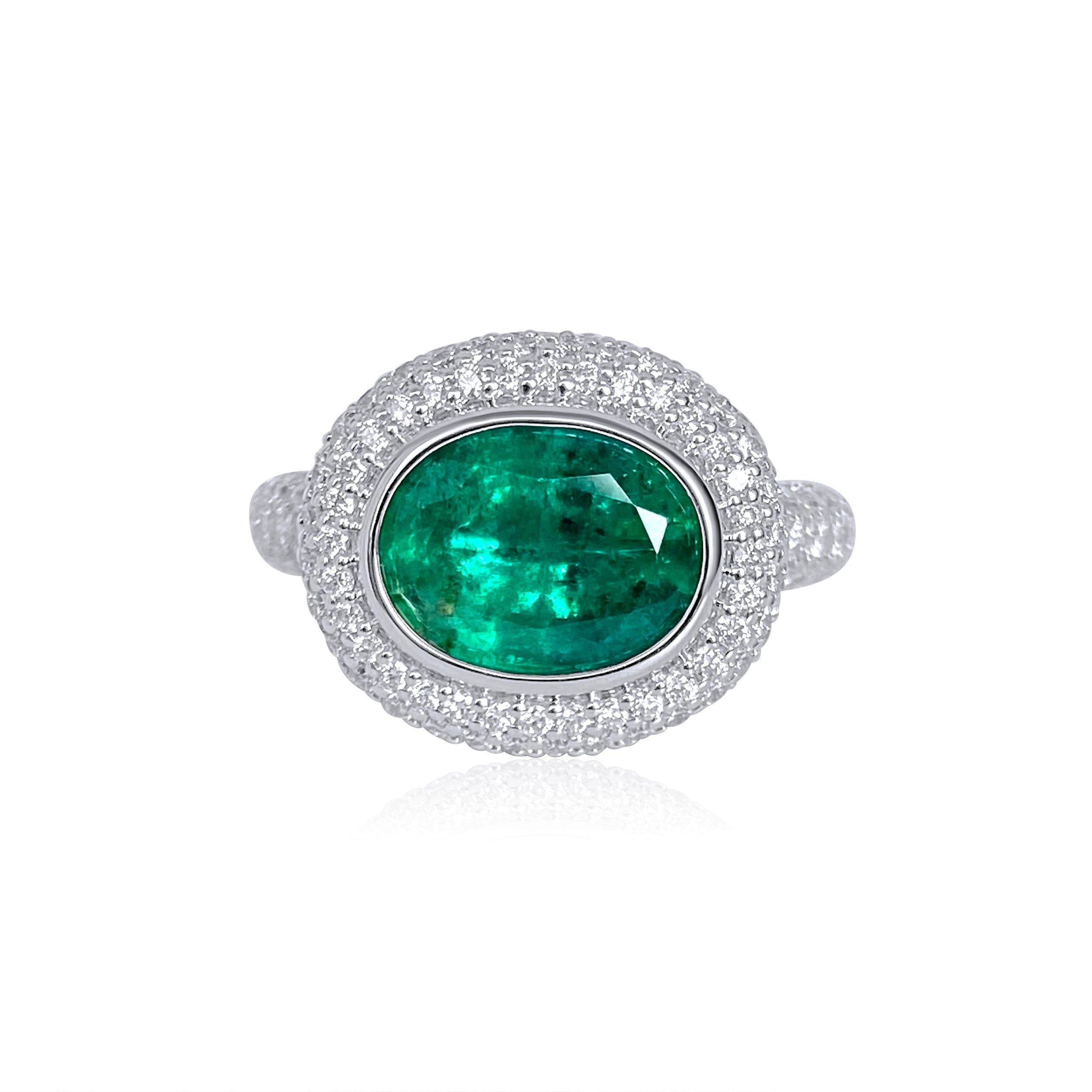 Lotus East West Ring with 3ct Emerald Solitaire, Blue Sapphire and Diamonds In New Condition For Sale In Houston, TX