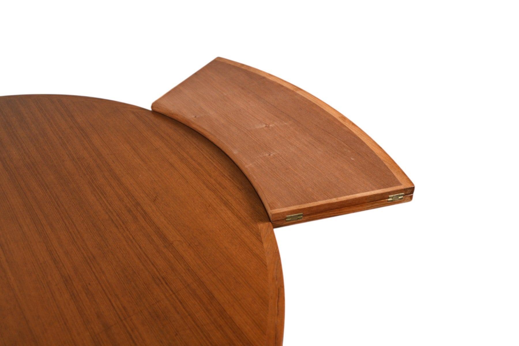 Lotus / Flip Flap Esstisch aus Teakholz von Dyrlund im Zustand „Gut“ im Angebot in Berkeley, CA