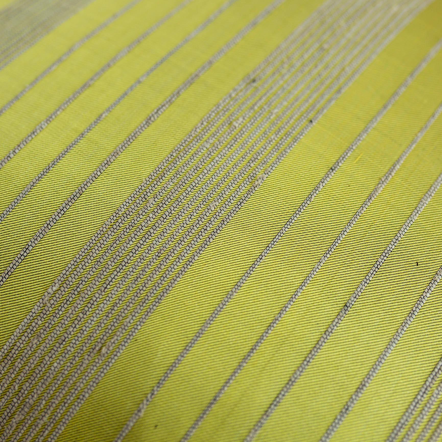 Birman Coussin en soie et fleur de lotus du Myanmar, chartreuse en vente