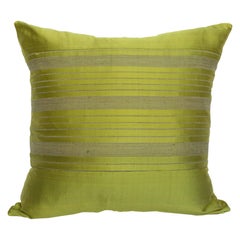 Coussin en soie et fleur de lotus du Myanmar, chartreuse 