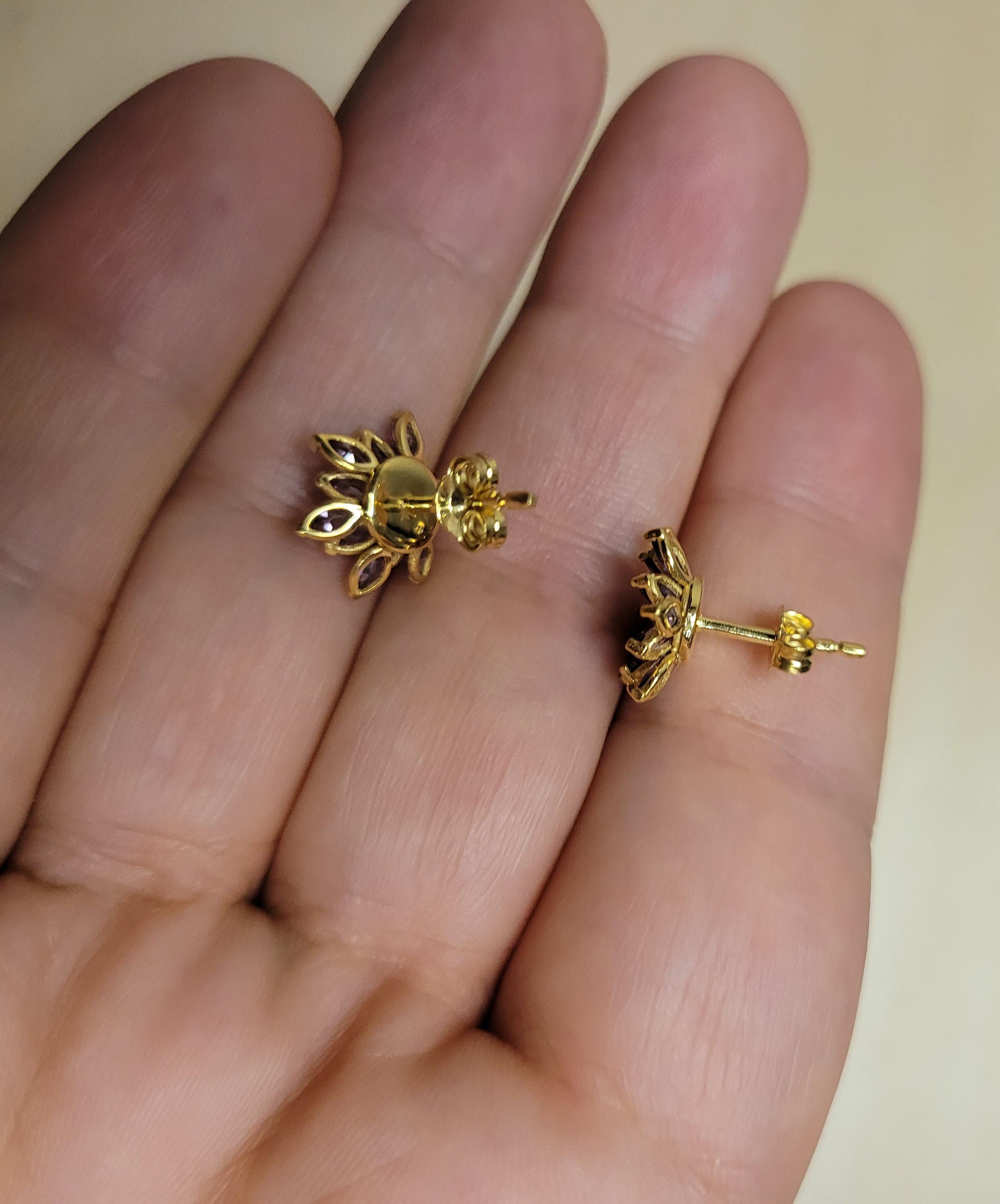 Taglio marquise Orecchini con fiore di loto in vendita