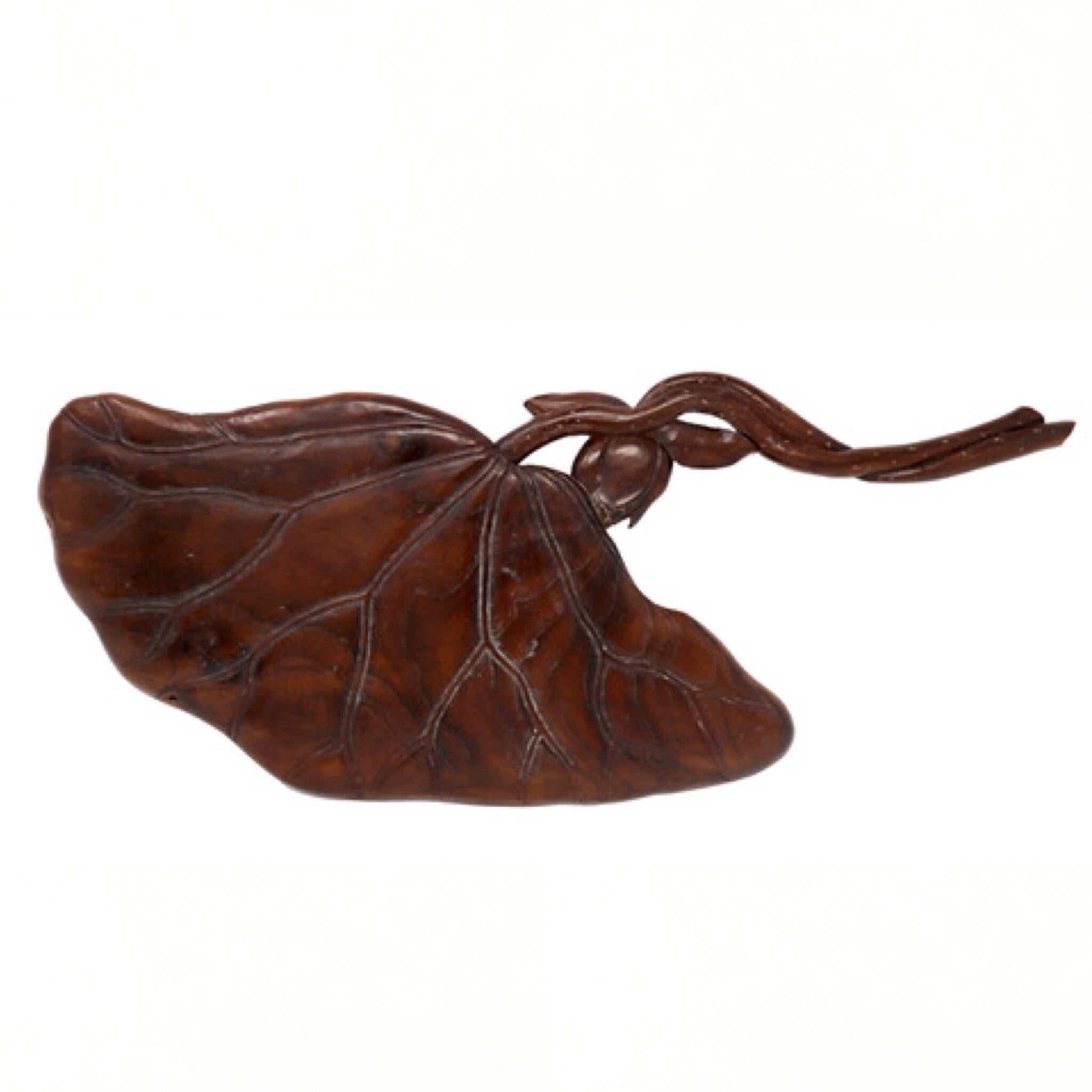 Lotus Leaf Shaped Japanese Carved Wood Tea Tray In Good Condition For Sale In New York, NY