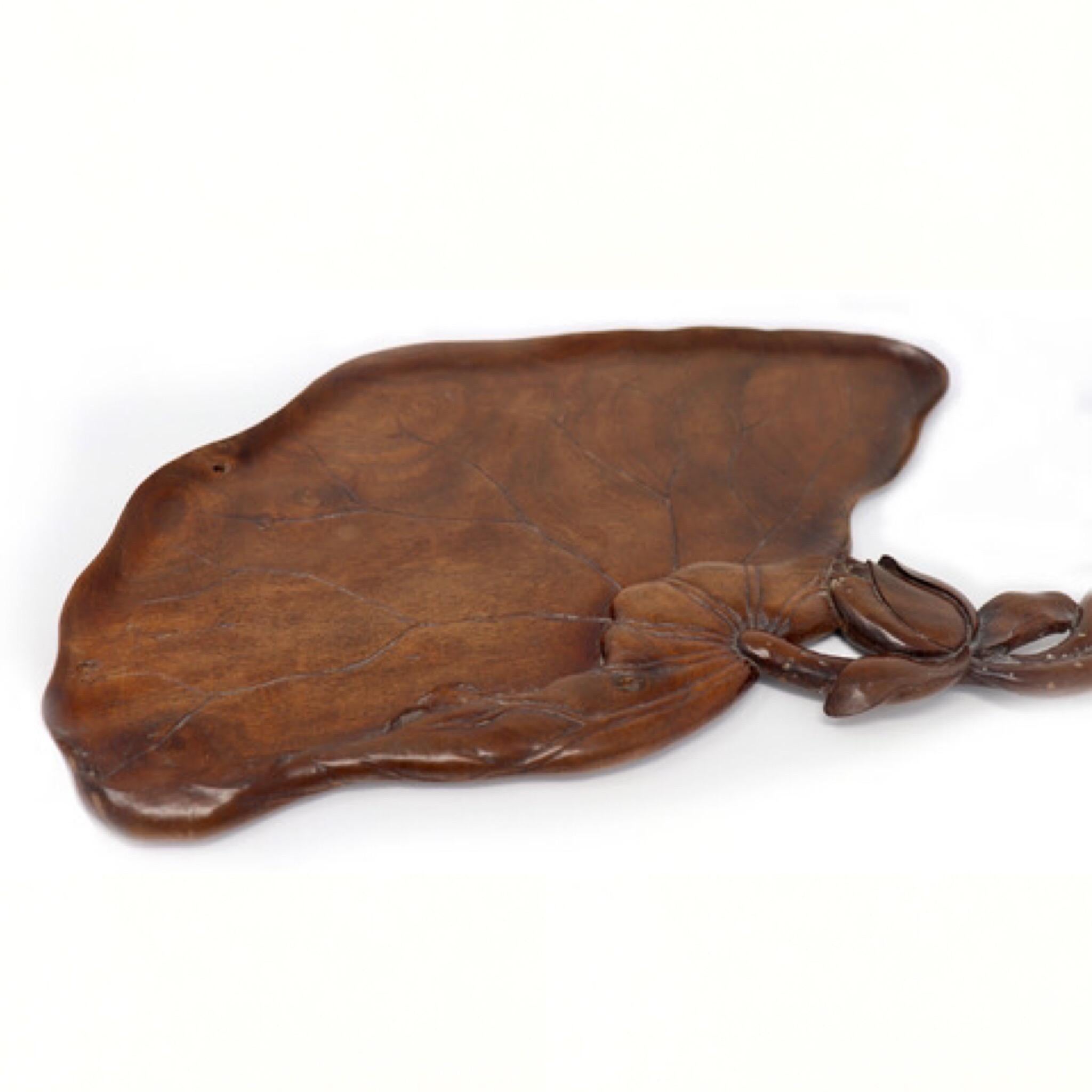 Early 20th Century Lotus Leaf Shaped Japanese Carved Wood Tea Tray For Sale