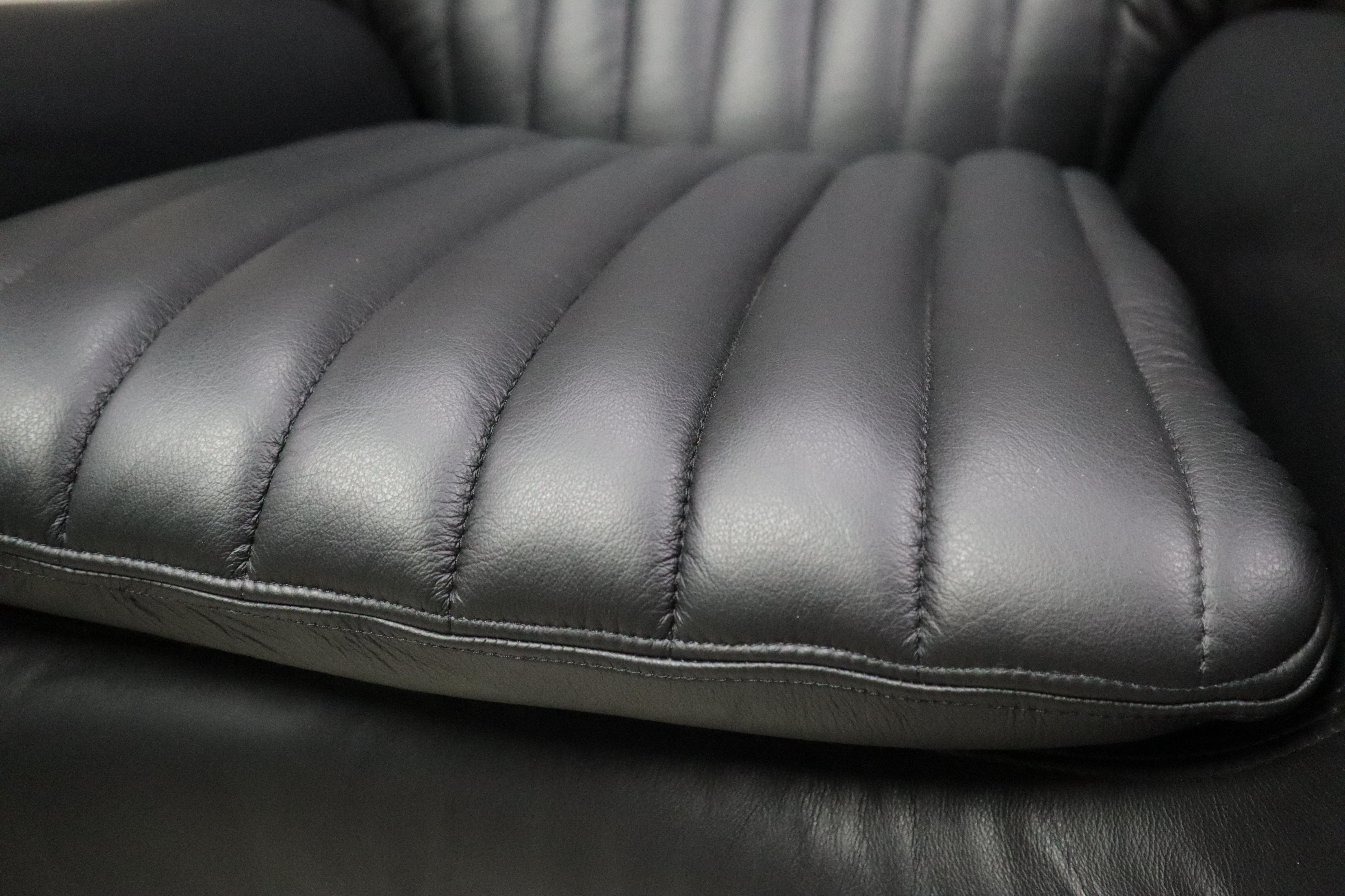 20th Century Lotus lounge chair by André Vandenbeuck for Strässle International, 1969. For Sale