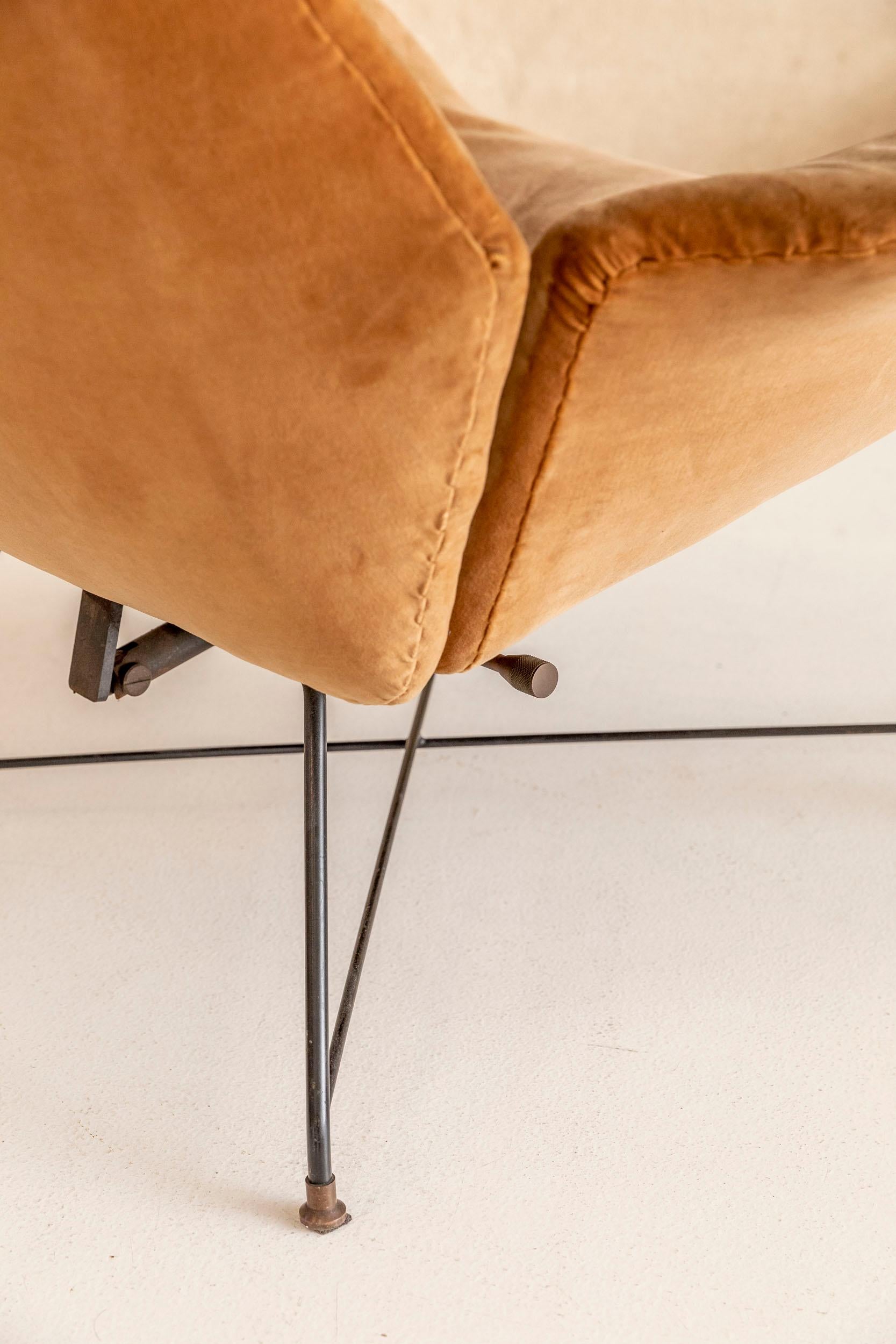  ‘Lotus’ Lounge Chair by Augusto Bozzi for Saporiti 6