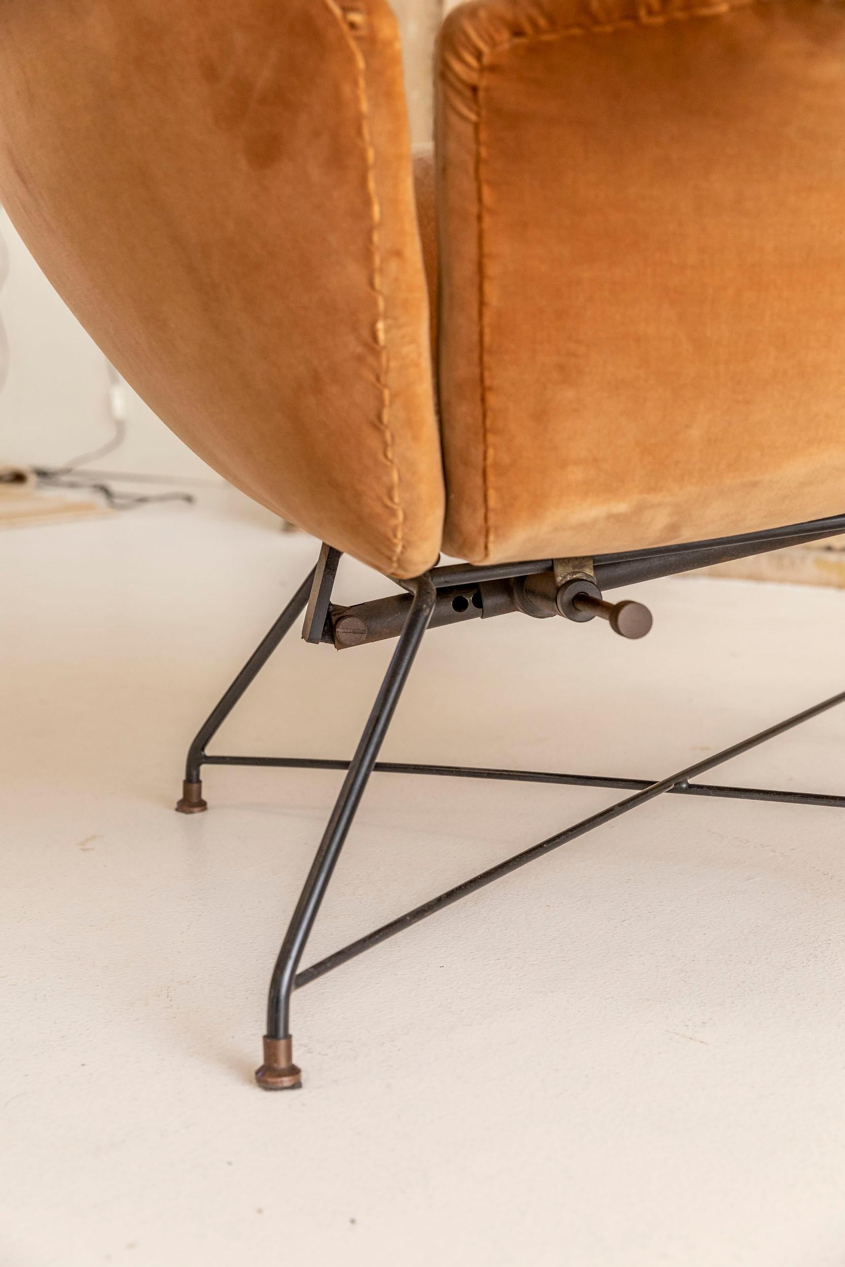  ‘Lotus’ Lounge Chair by Augusto Bozzi for Saporiti 8