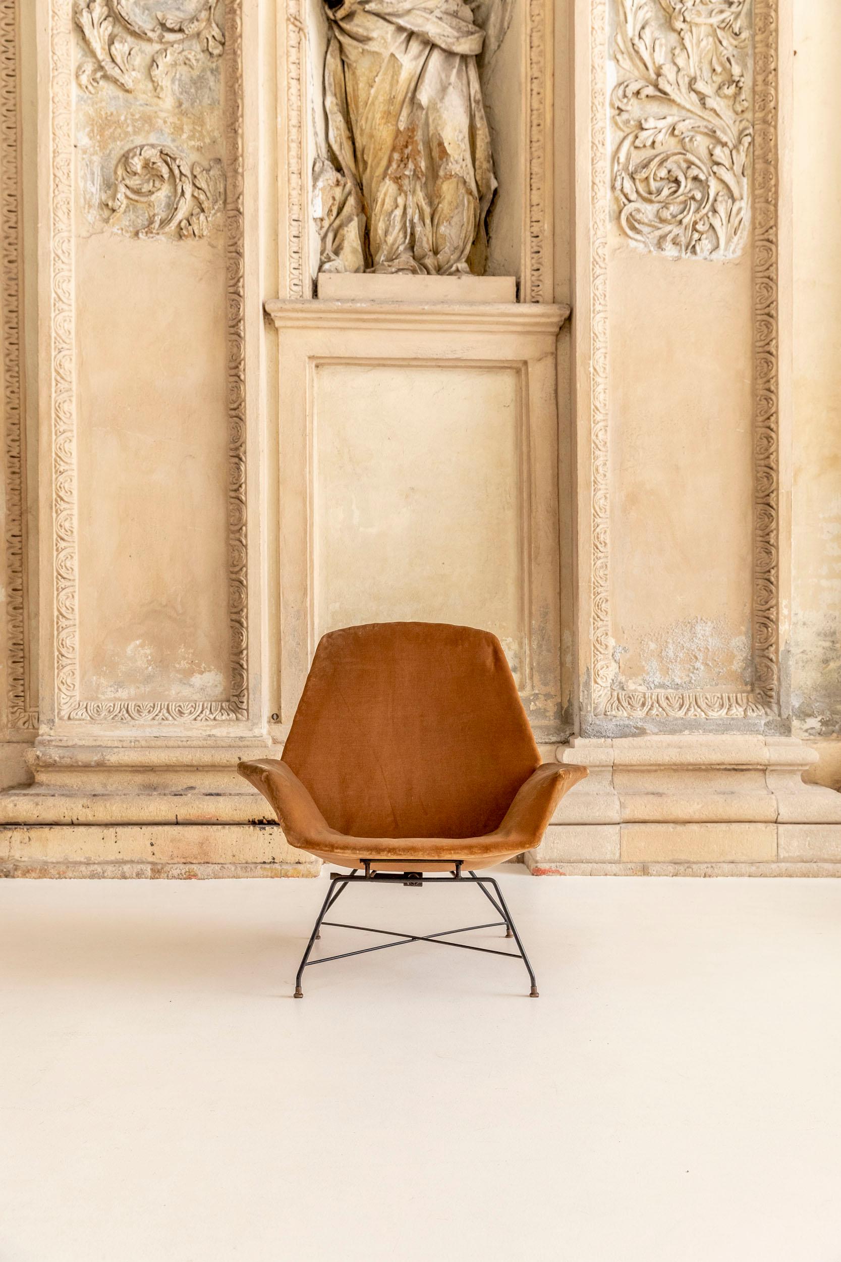 Mid-Century Modern  ‘Lotus’ Lounge Chair by Augusto Bozzi for Saporiti
