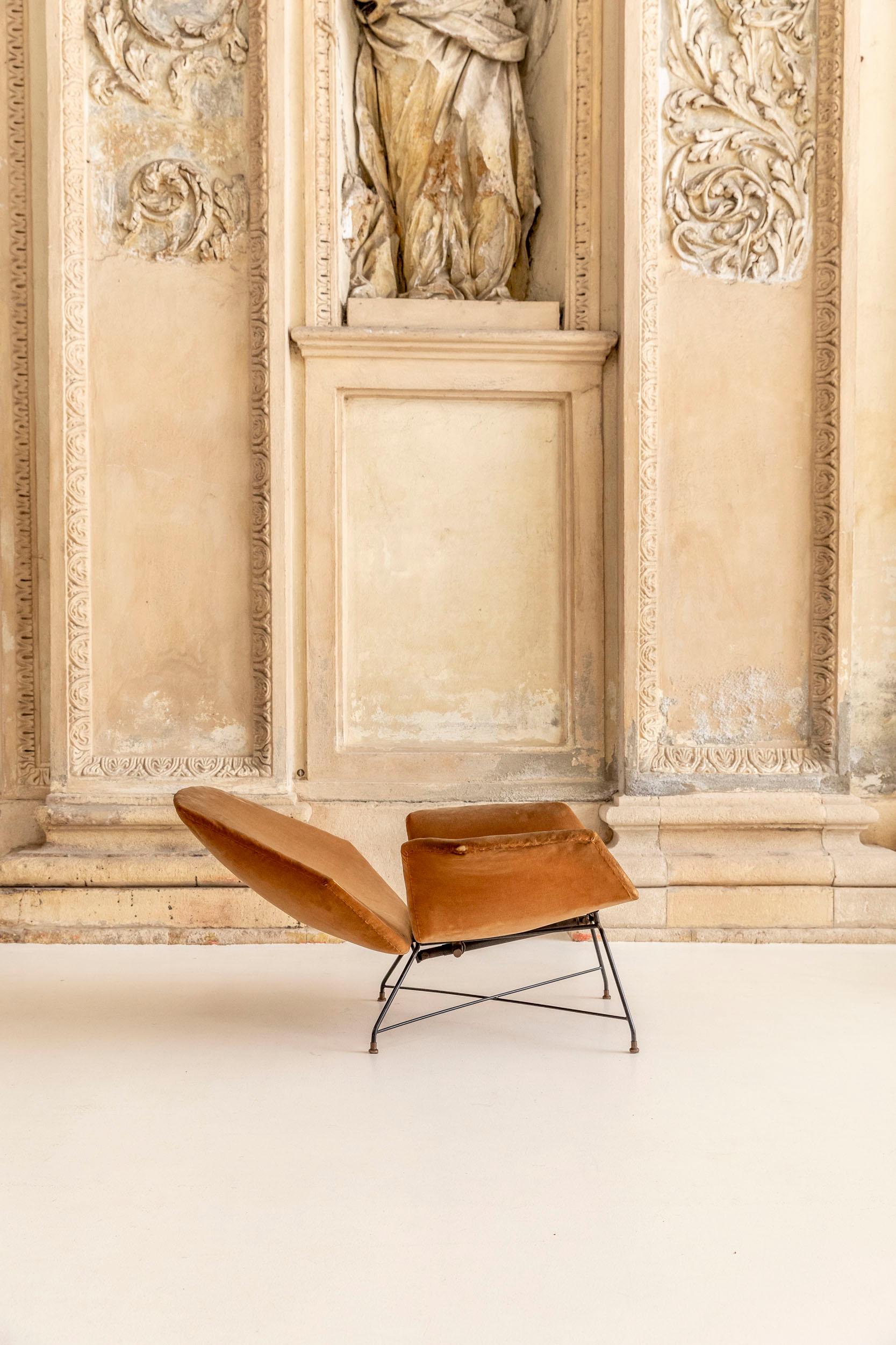  ‘Lotus’ Lounge Chair by Augusto Bozzi for Saporiti In Excellent Condition In Piacenza, Italy