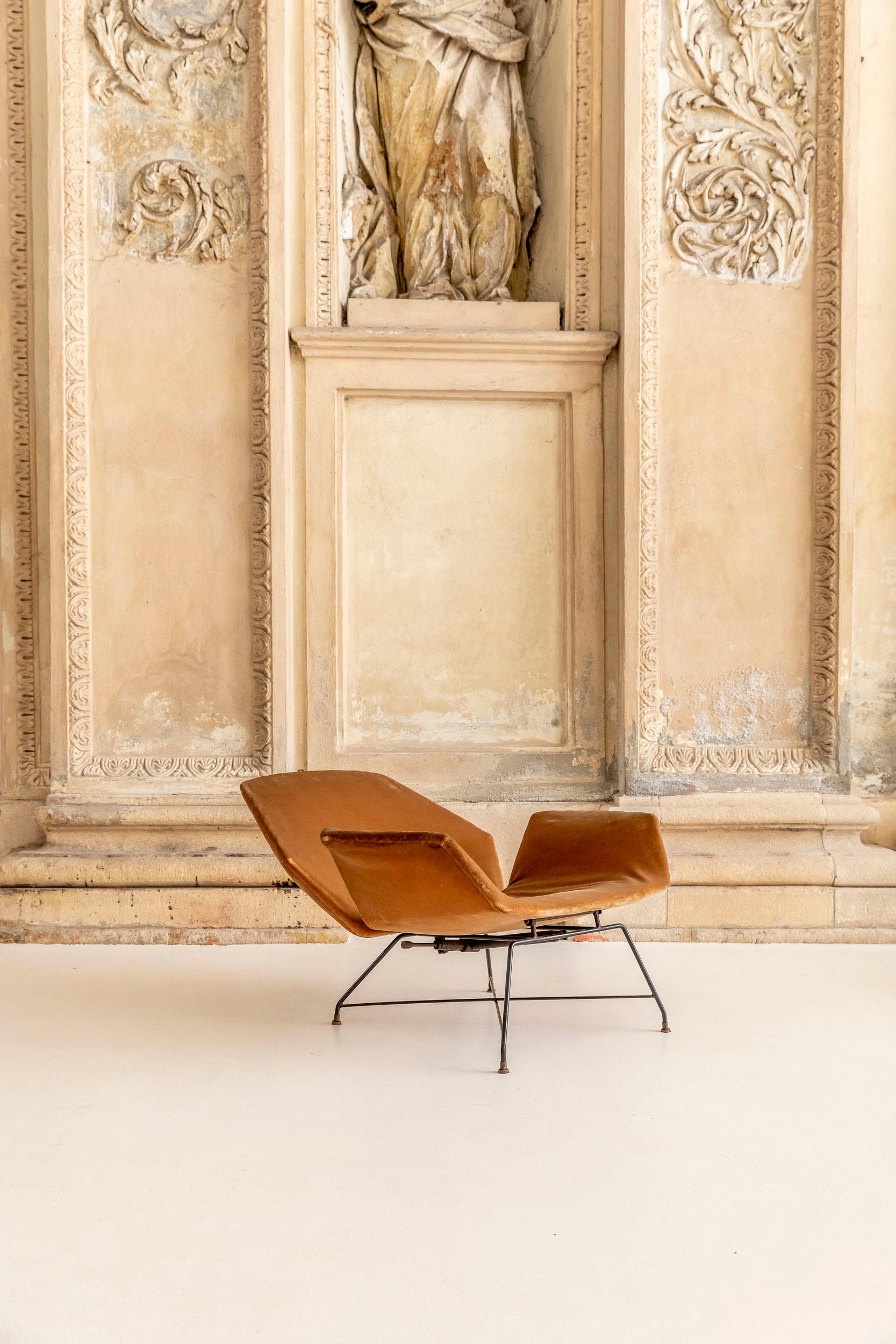 Mid-20th Century  ‘Lotus’ Lounge Chair by Augusto Bozzi for Saporiti