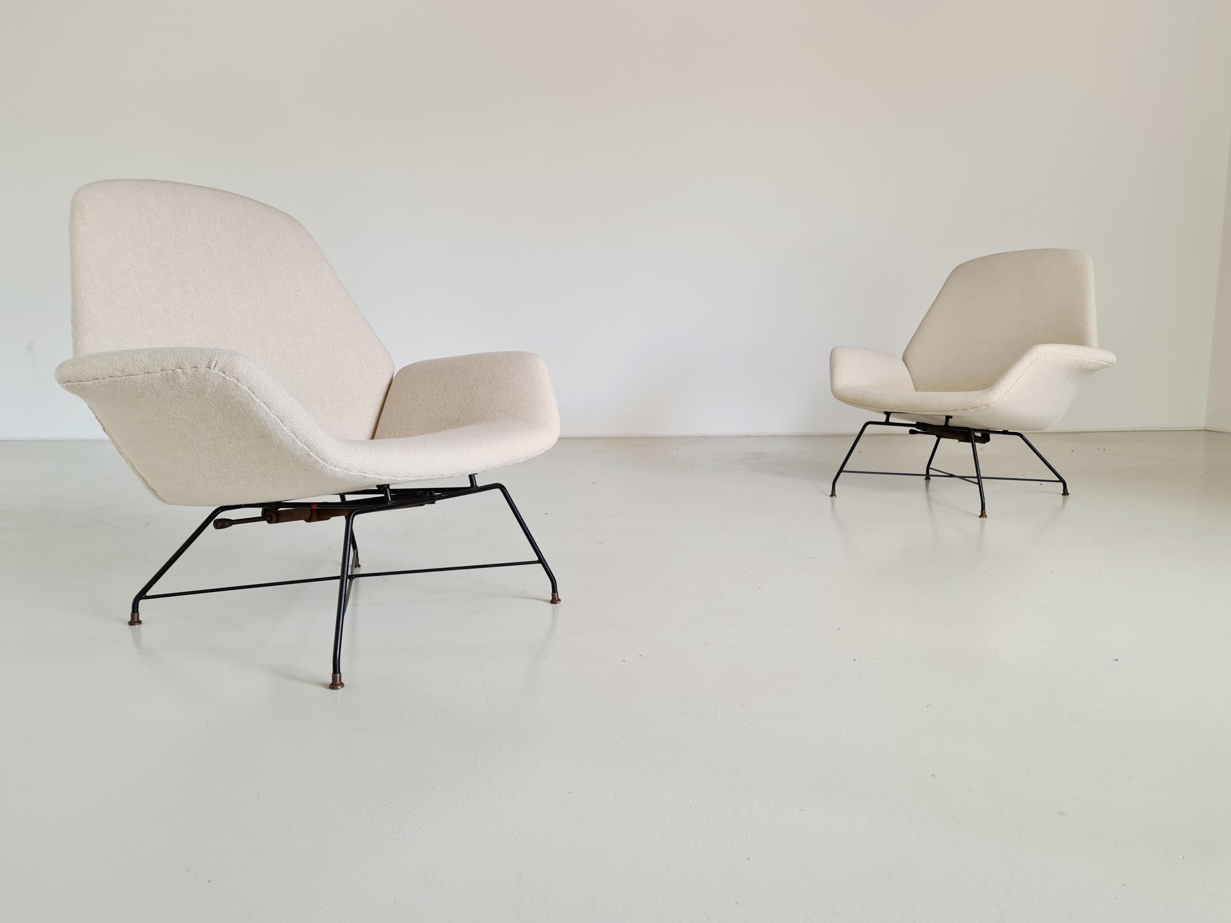 Recliner lounge chairs mod. ‘Lotus’ by Augusto Bozzi for Saporiti, Italy 1960s. 

Lotus-shaped seating and backrest on a distinctive streamlined black coated wire frame and chic patinated brass details. Reupholstered in a Kvadrat Tonus fabric and