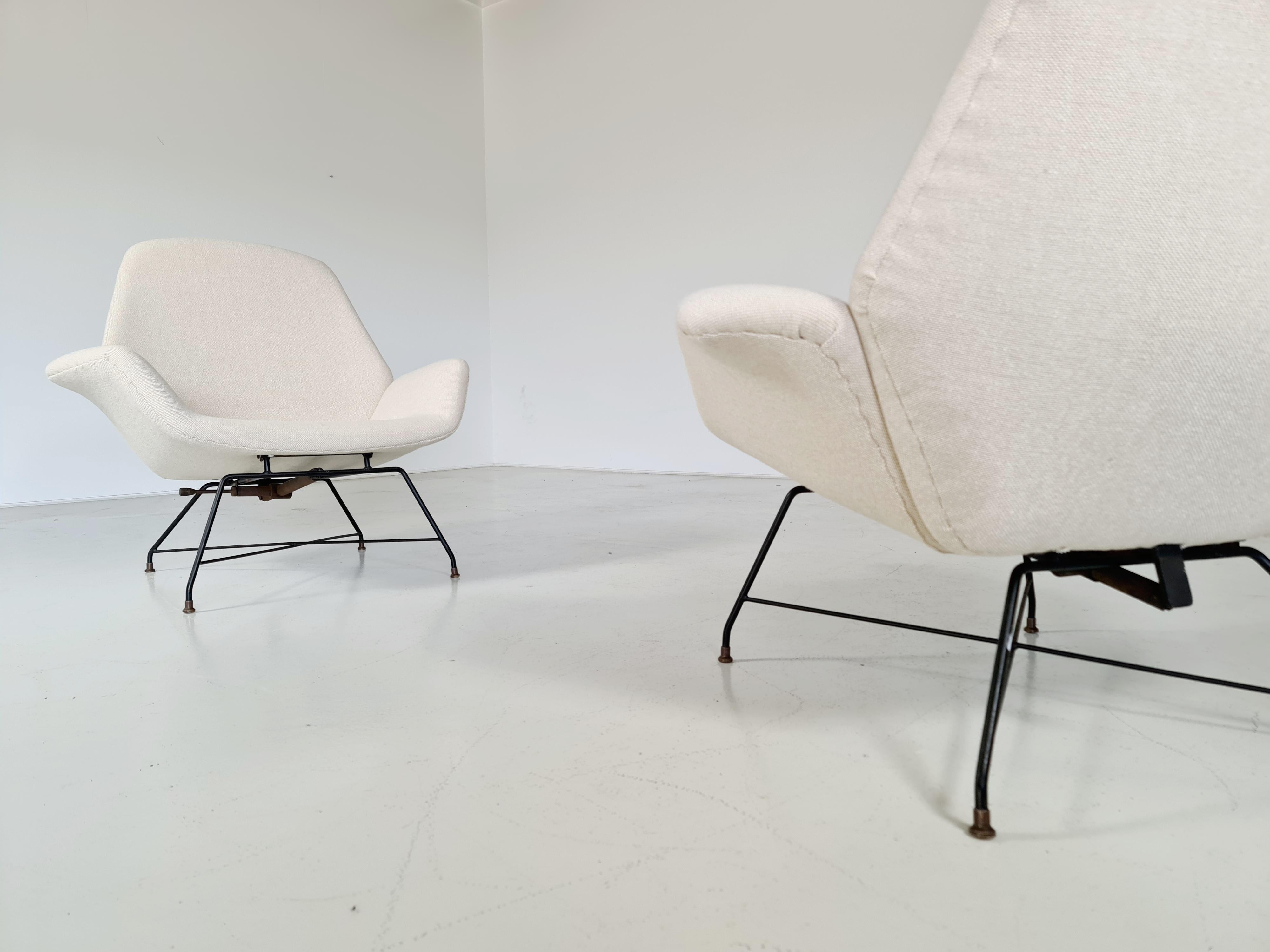 Mid-20th Century ‘Lotus’ Lounge Chairs in cream wool fabric by Augusto Bozzi for Saporiti, 1960s For Sale