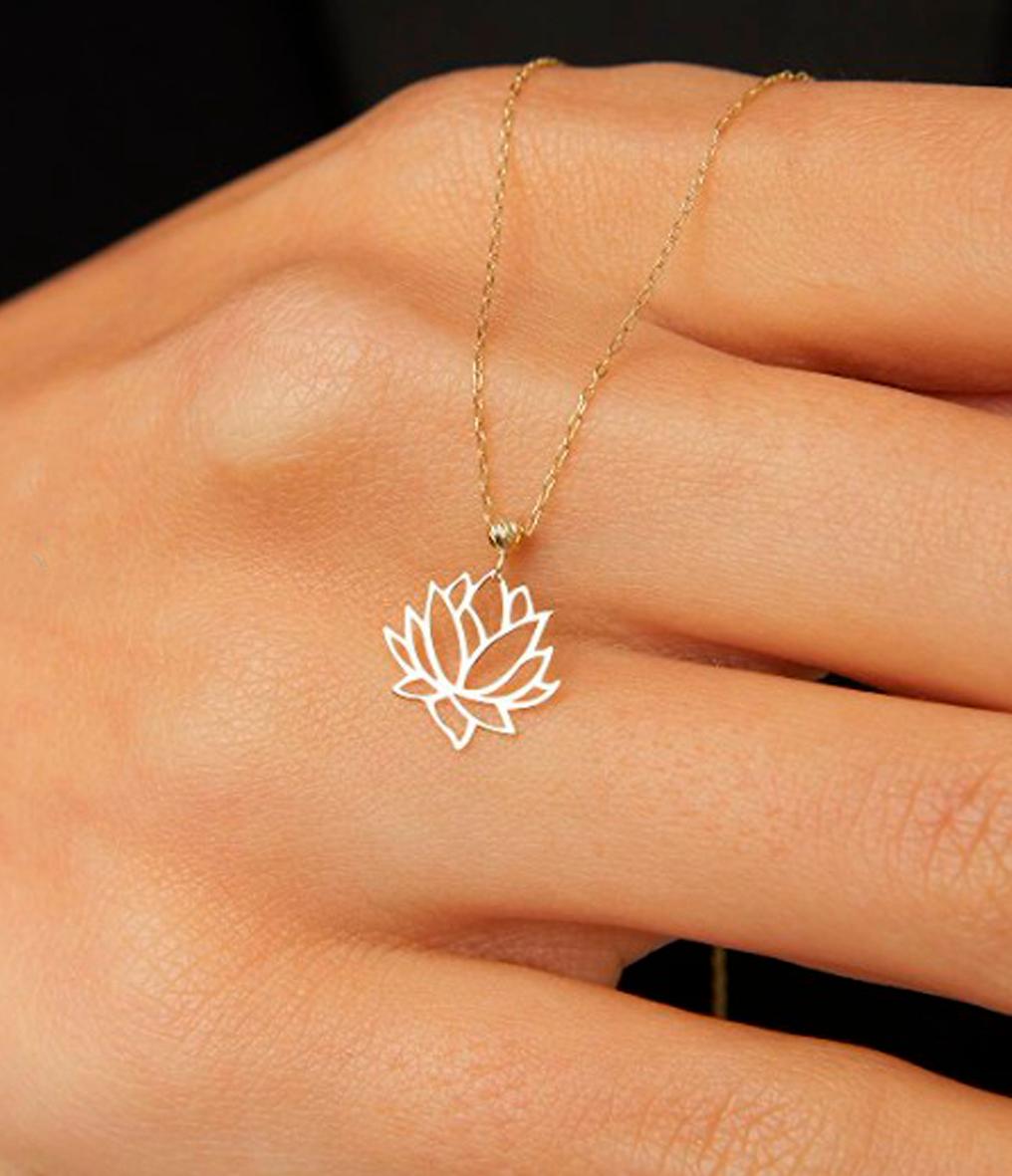 Lotus Necklace in 14 Karat Gold. 
Gold Chain Necklace with Lotus Pendant. Meditation pendant necklace. Flower pendant necklace.

Total weight: 0.9 g.
Length: 44 sm.
Style: Minimalist
Necklace Width: 0.66 mm
Lotus pendant size 11x11 mm.
The must-have