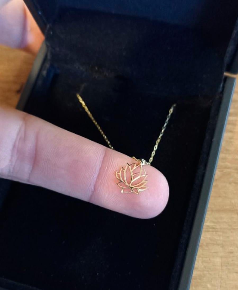 Women's Lotus Necklace in 14 Karat Gold. 