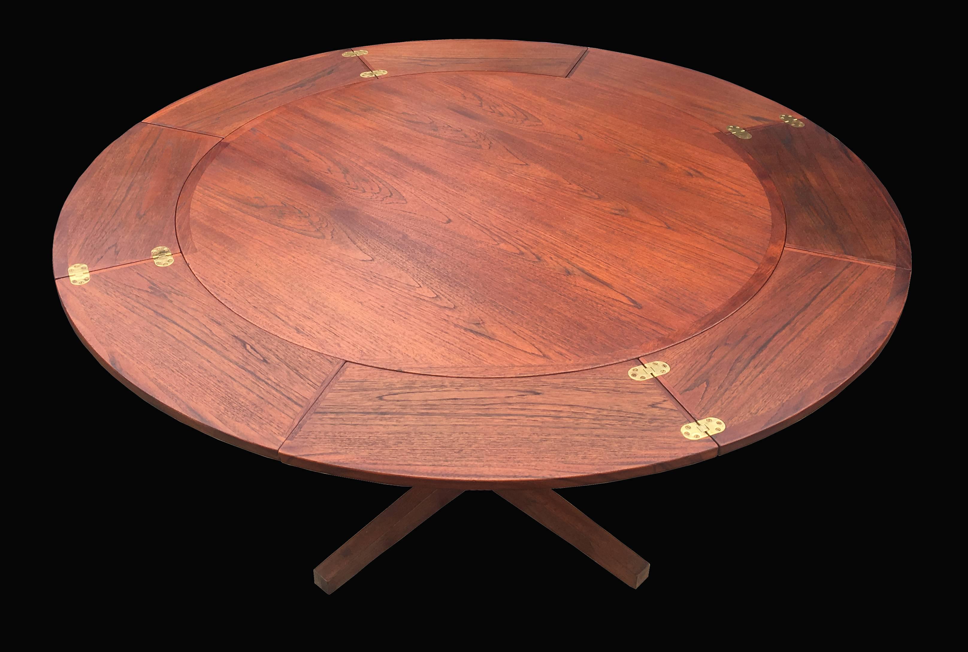'Lotus' or 'Flip Flap' Extending Circular Dining Table by Dyrlund in Teak In Good Condition In Little Burstead, Essex