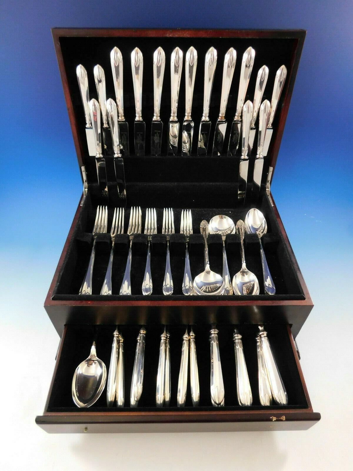 Scarso set di posate in argento sterling Lotus AKA orchid di Mappin & Webb, 66 pezzi. Questo set comprende:

 8 coltelli per la cena, 9 3/4