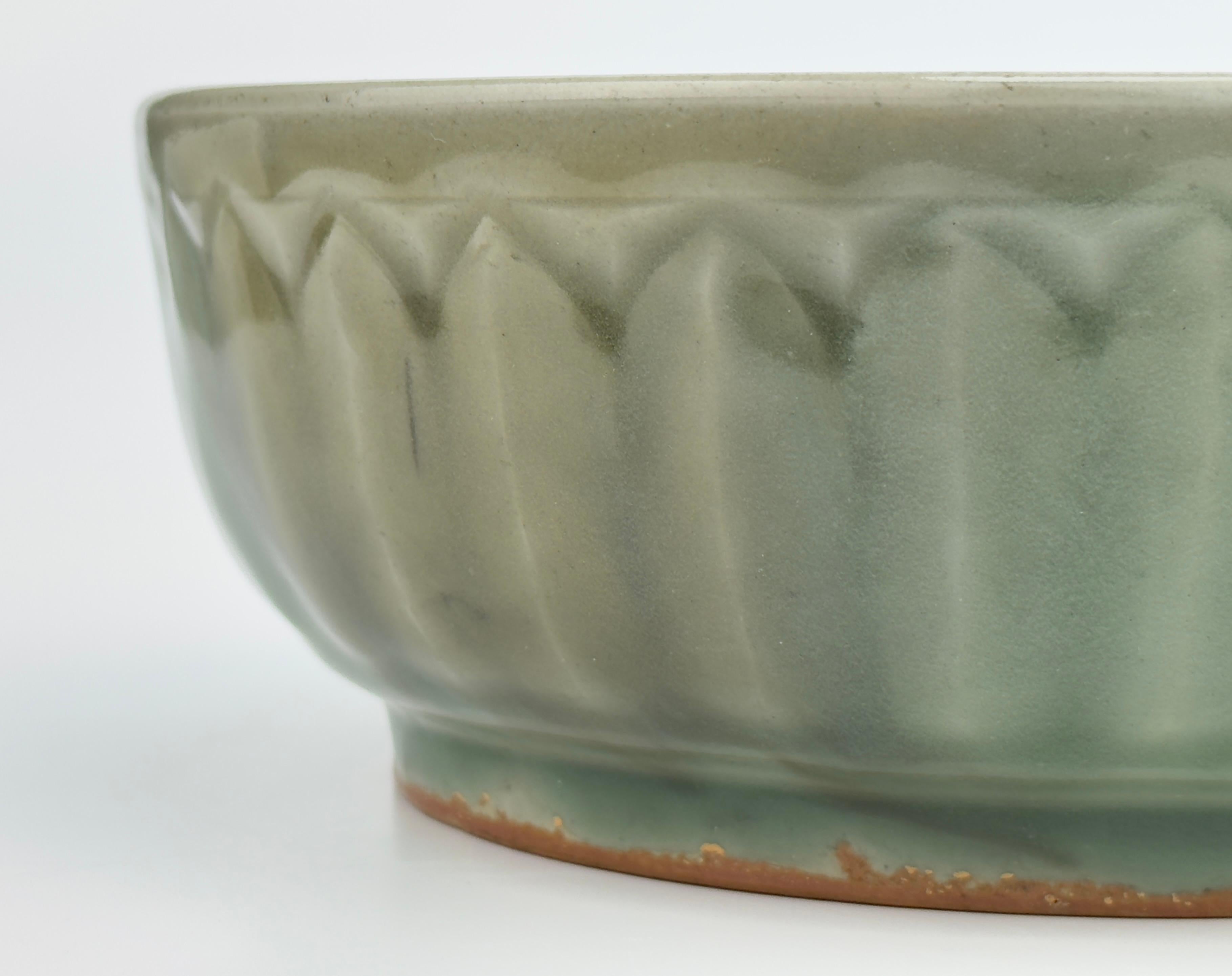 Lotus Petal 'Longquan' Celadon Bowl, Ming dynasty For Sale 5