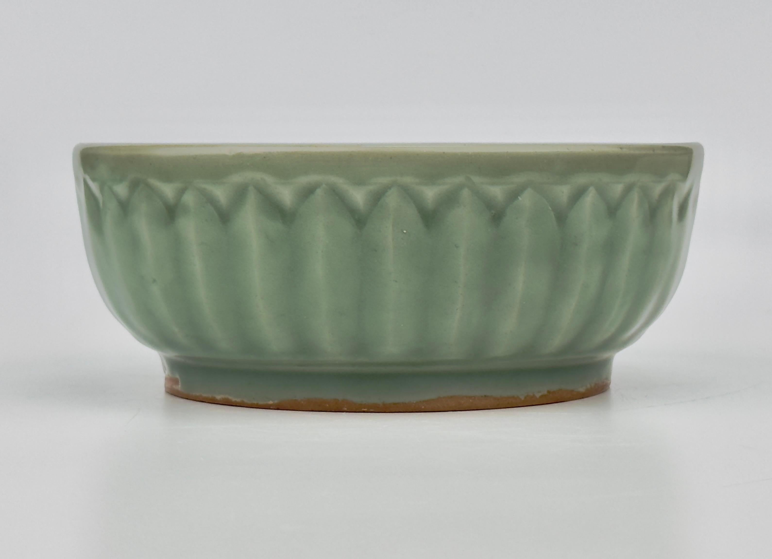 Glazed Lotus Petal 'Longquan' Celadon Bowl, Ming dynasty For Sale