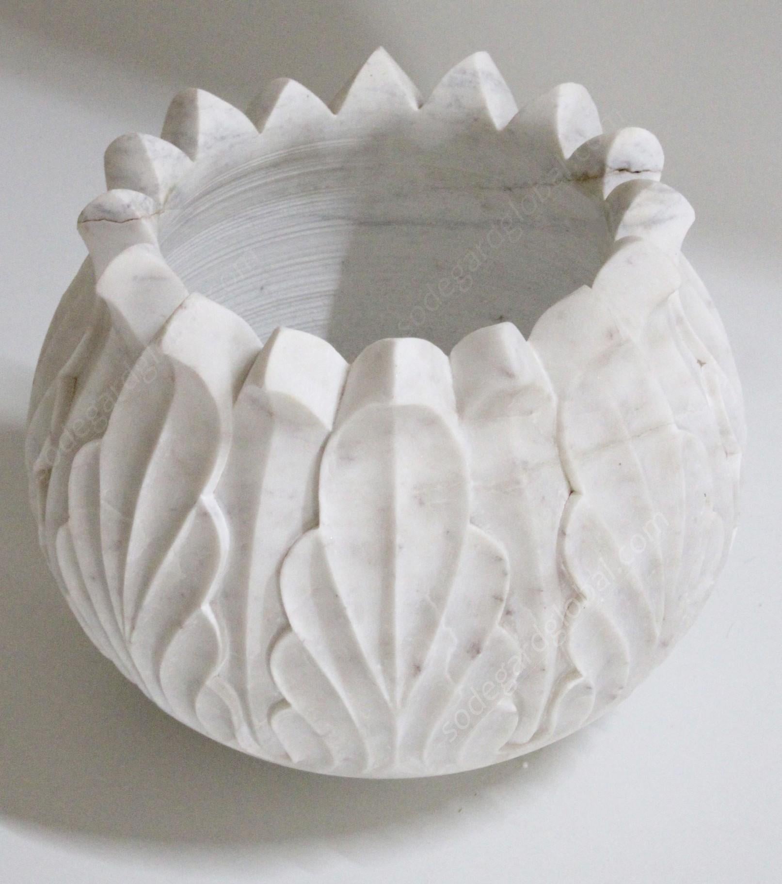 Lotustopf aus weißem Marmor, handgefertigt in Indien von Stephanie Odegard im Angebot 2