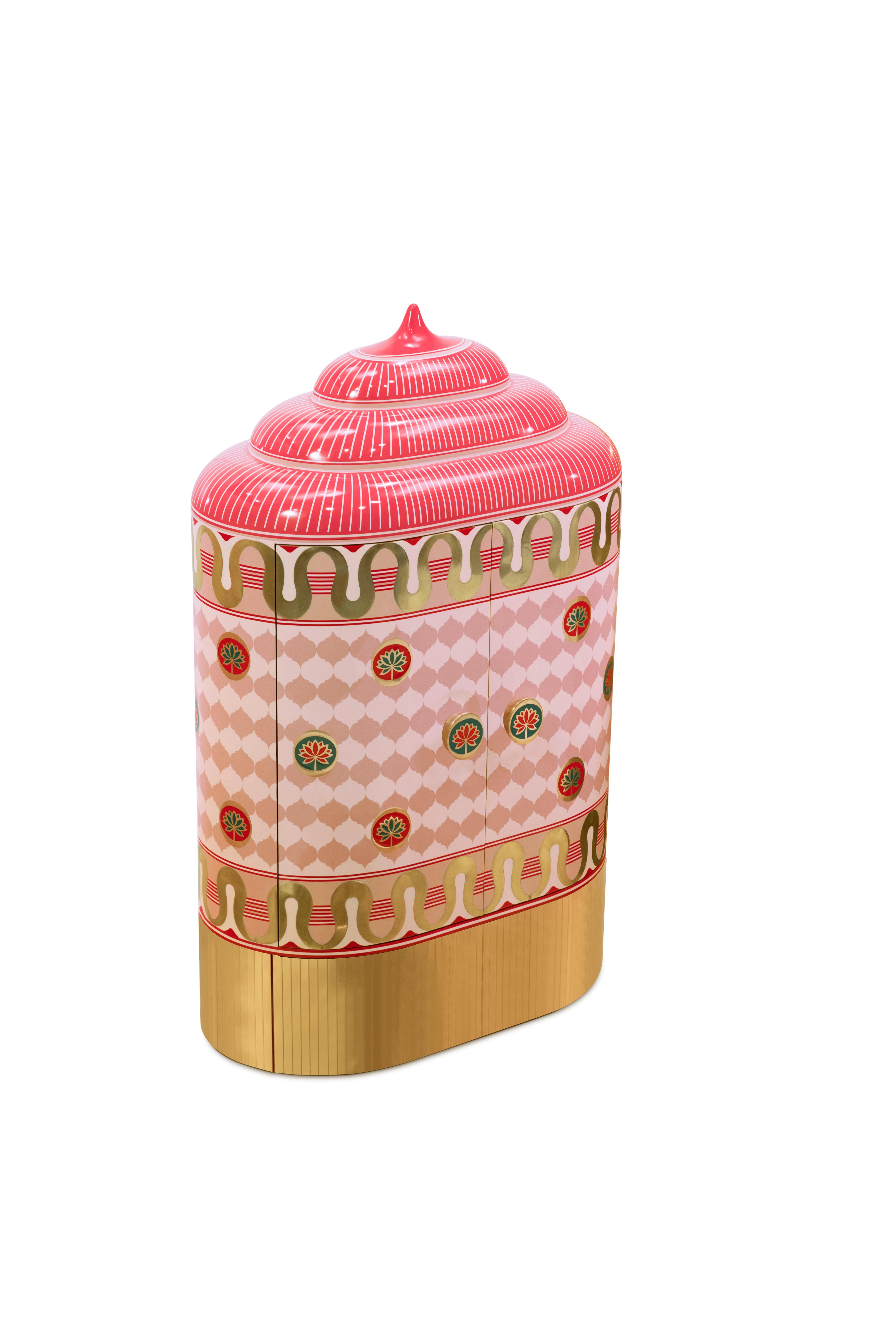 Moderne Lotus Sanctum Cabinet de rangement rose avec incrustation de laiton par Matteo Cibic en vente