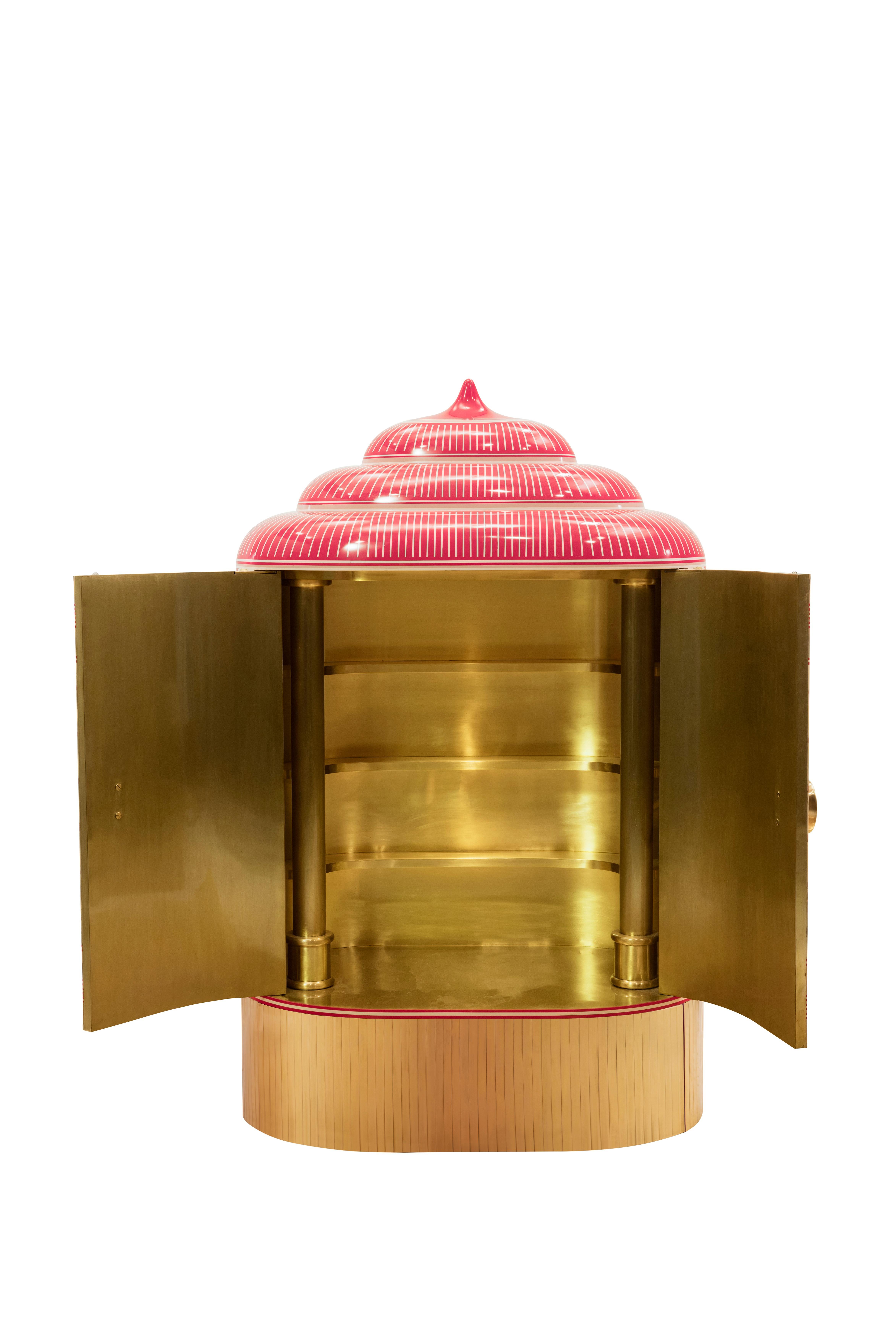 Indien Lotus Sanctum Cabinet de rangement rose avec incrustation de laiton par Matteo Cibic en vente