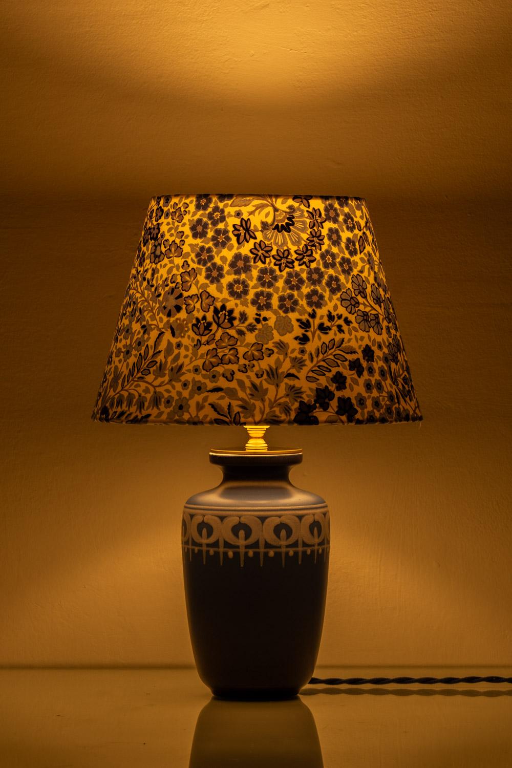 Olandese Lampada da tavolo Flora Gouda della serie Lotus, 1977, paralume New Liberty London in vendita