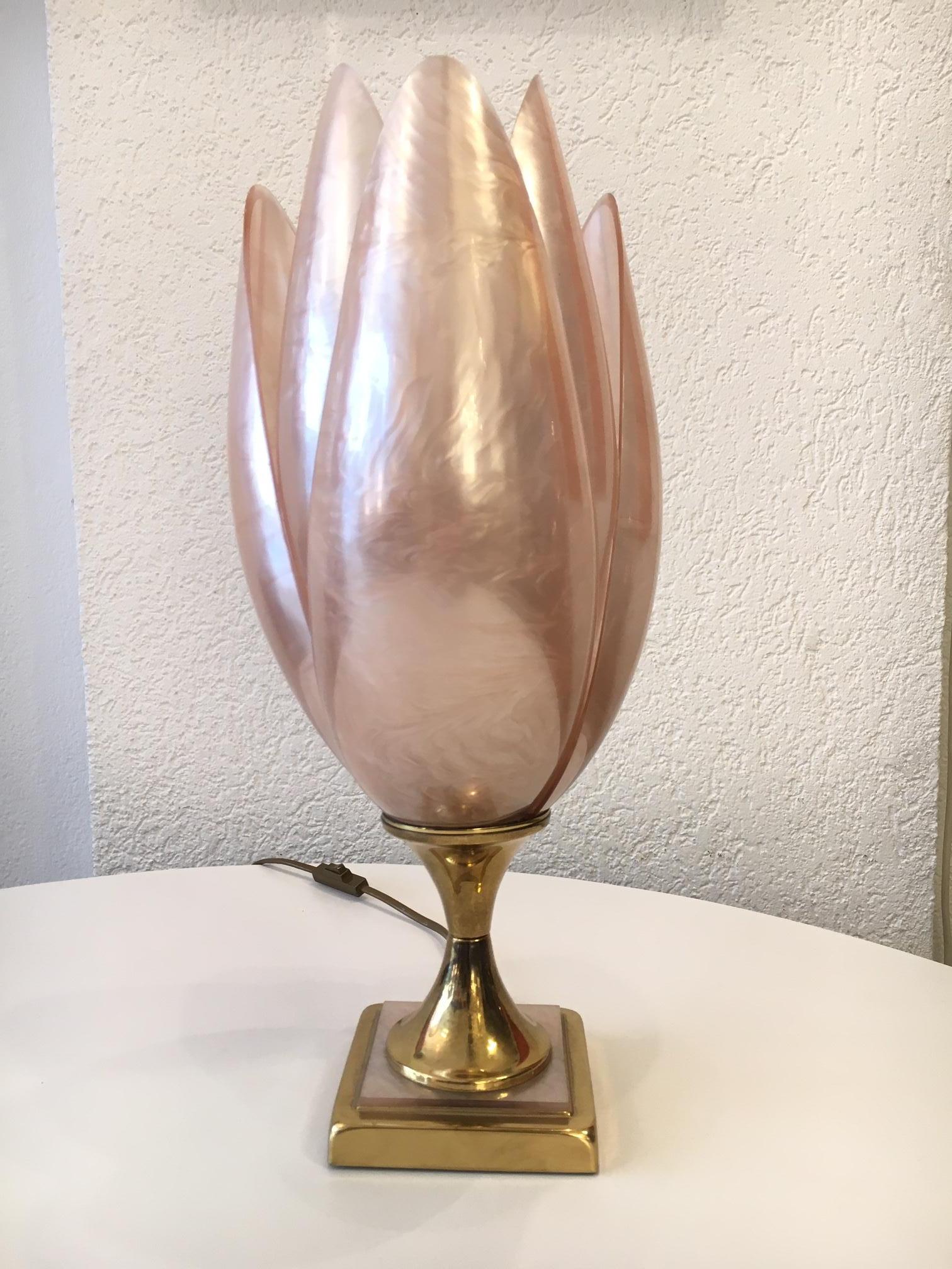 Lotus shaped table lamp by Rougier, Canada circa 1970
6 pink petals, brass base.