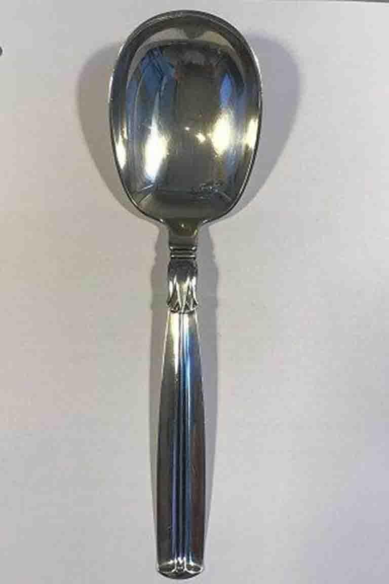 Cucchiaio da portata grande in argento Lotus W. & S. Sørensen

Misure: L 24,5 cm/9,64