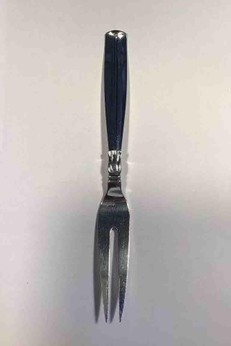 Lotus Silver meat fork W. & S. Sørensen

Measures: L 21.5 cm/8.46
