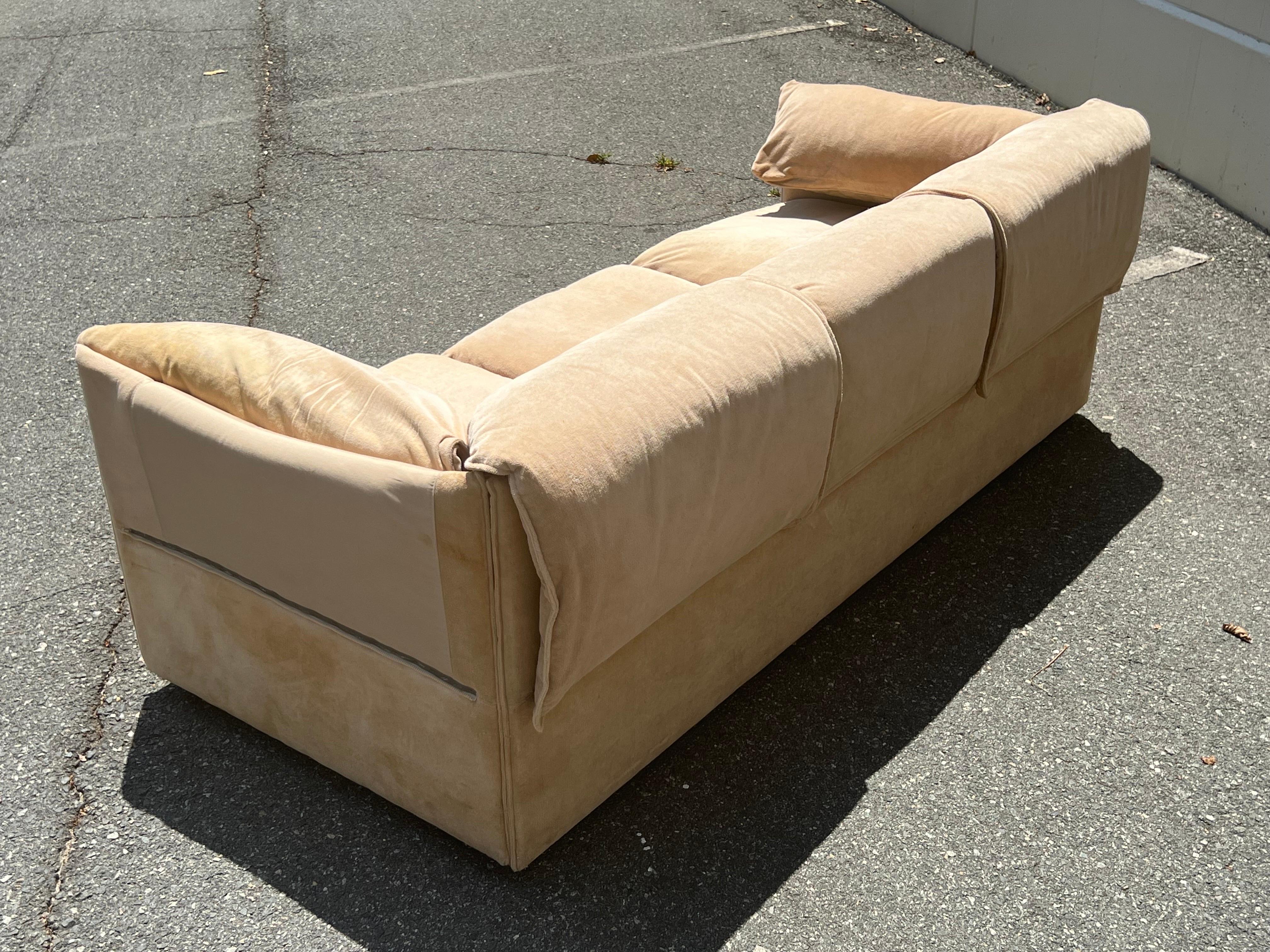 “Lotus” Sofa by Niels Bendtsen for Niels Eilersen, 1974 1