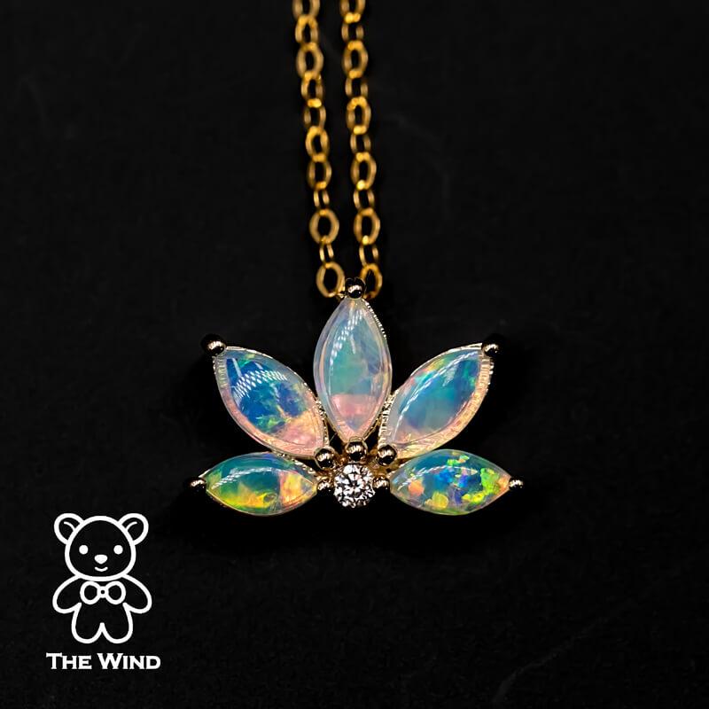 Lotus Water Lily Design Collana in oro giallo 14K con diamanti e opale solido australiano in vendita 1