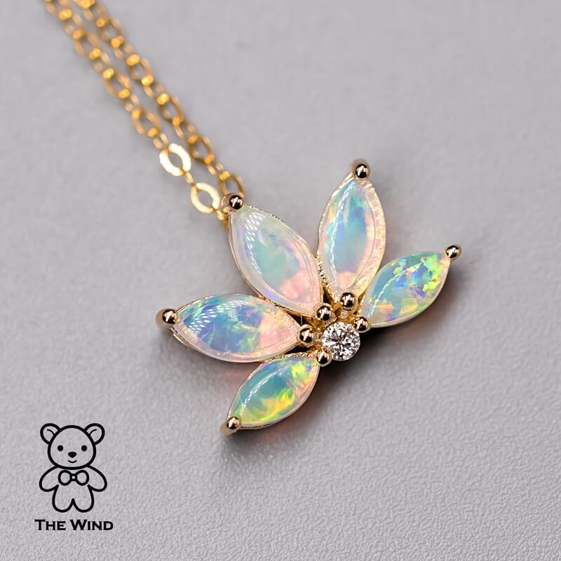 Lotus Water Lily Design Collana in oro giallo 14K con diamanti e opale solido australiano in vendita 2
