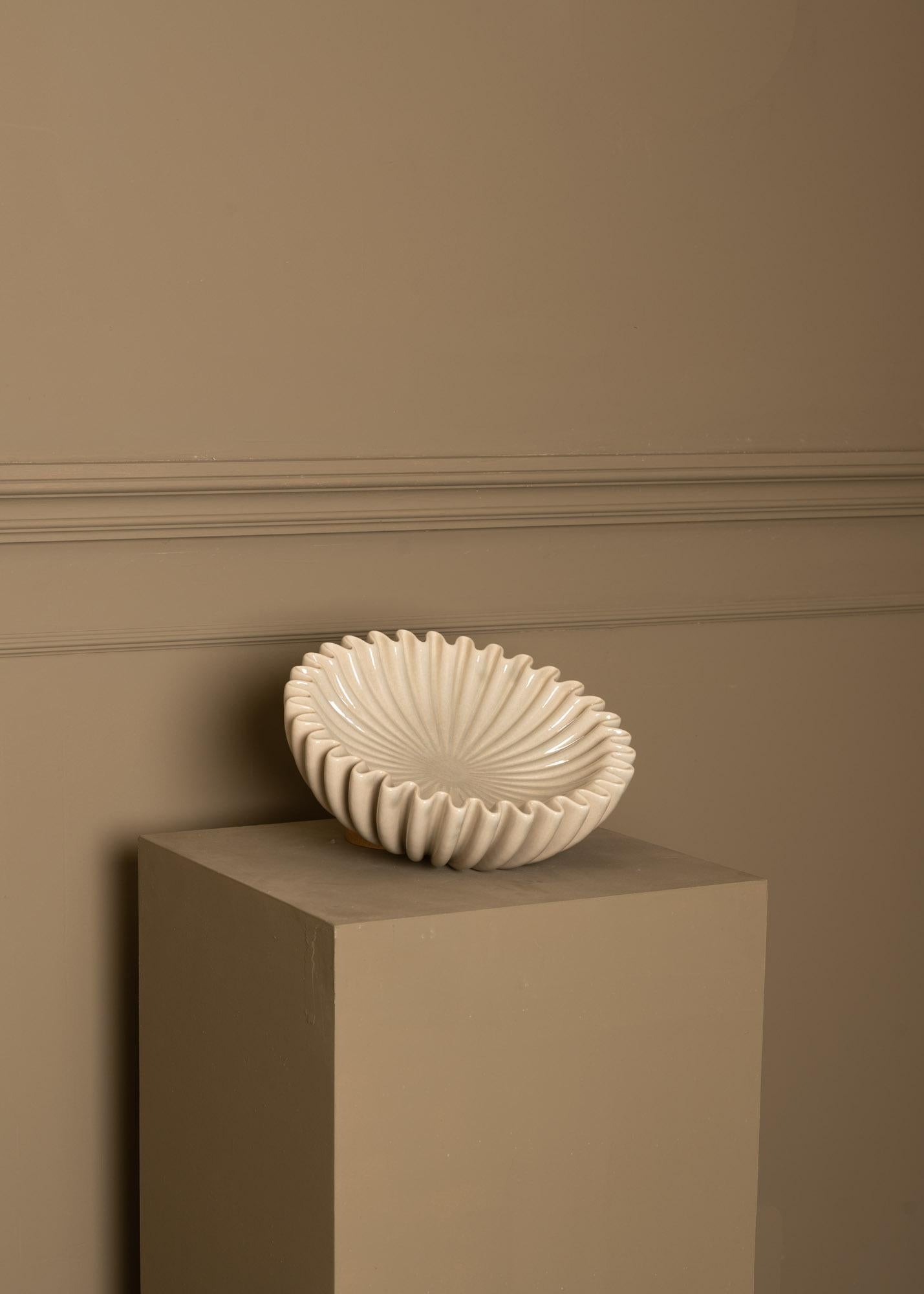 Coupe décorative Lotuso Sea Ceramic de Simone & Marcel
Dimensions : D 31 x L 31 x H 8 cm.
Matériaux : Céramique.

Différentes options de marbre et de céramique sont disponibles. Options personnalisées disponibles sur demande. Veuillez nous