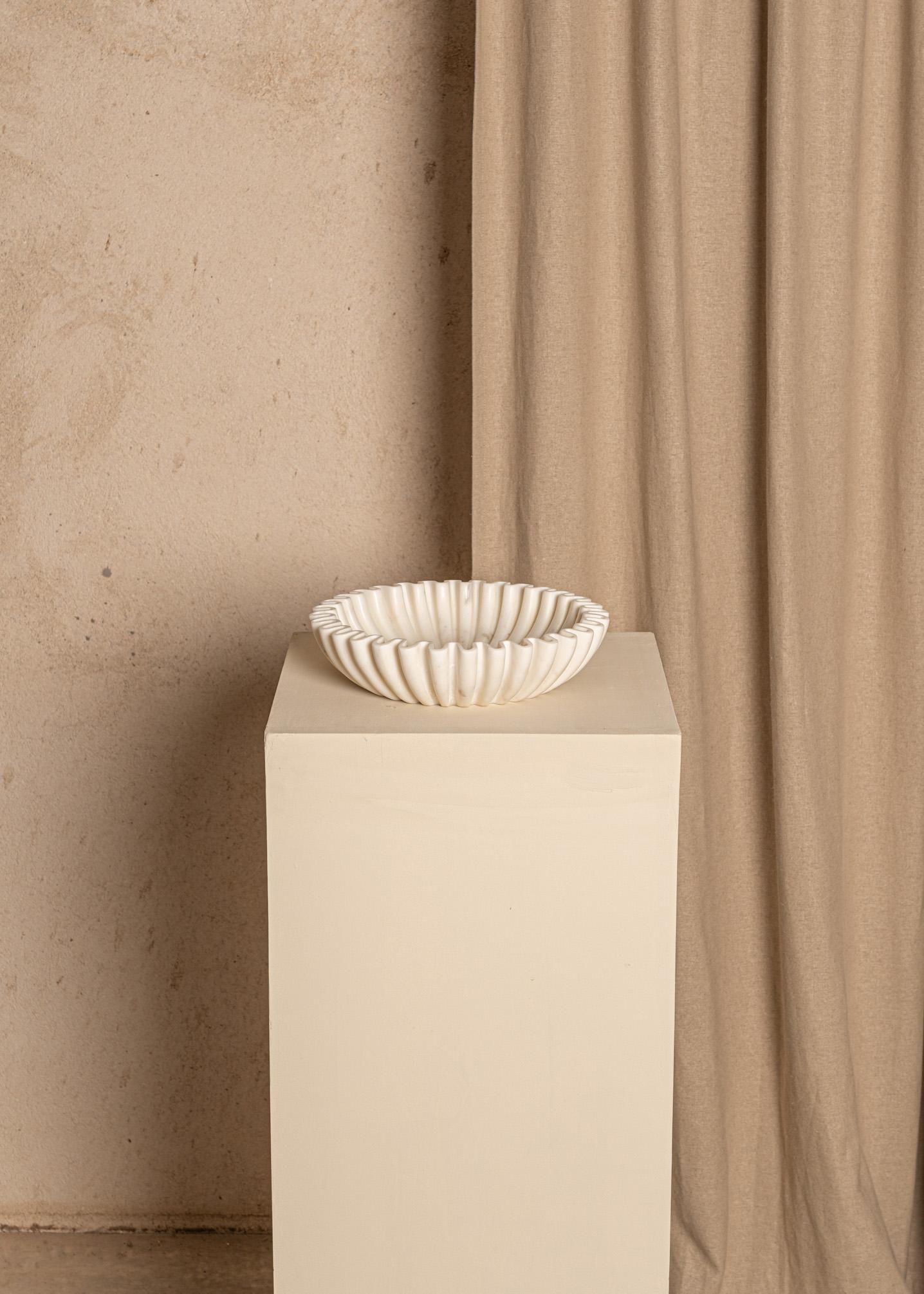 Lotuso White Marble Decorative Bowl by Simone & Marcel In New Condition For Sale In Geneve, CH