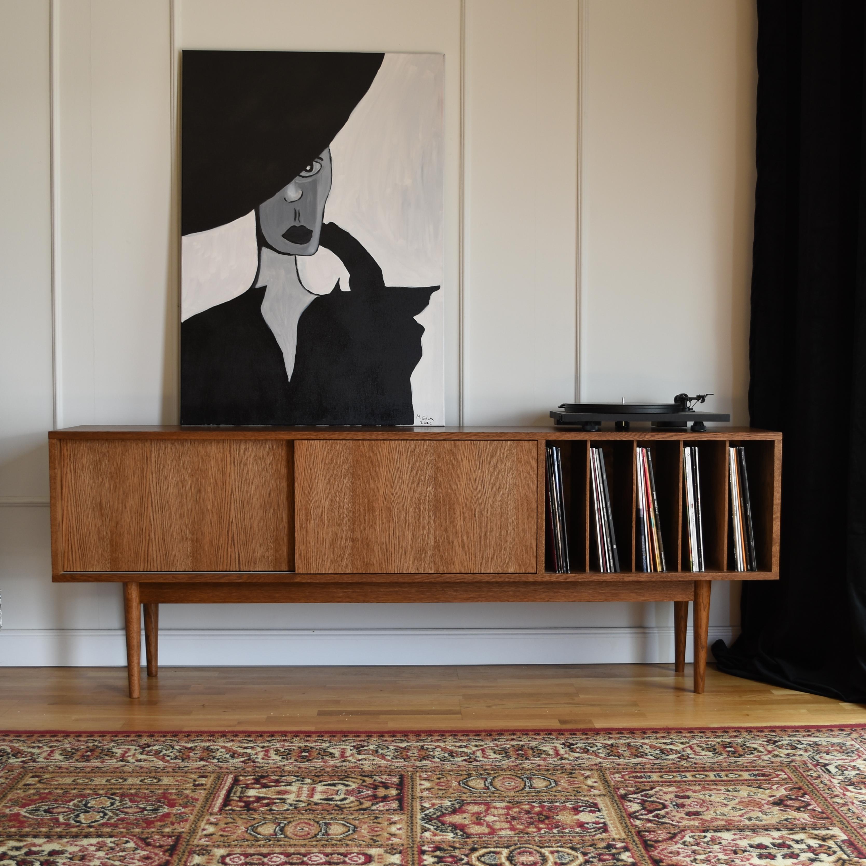 LOTV Vinyl-Schiebeschrank von Pastform (Gebeizt) im Angebot