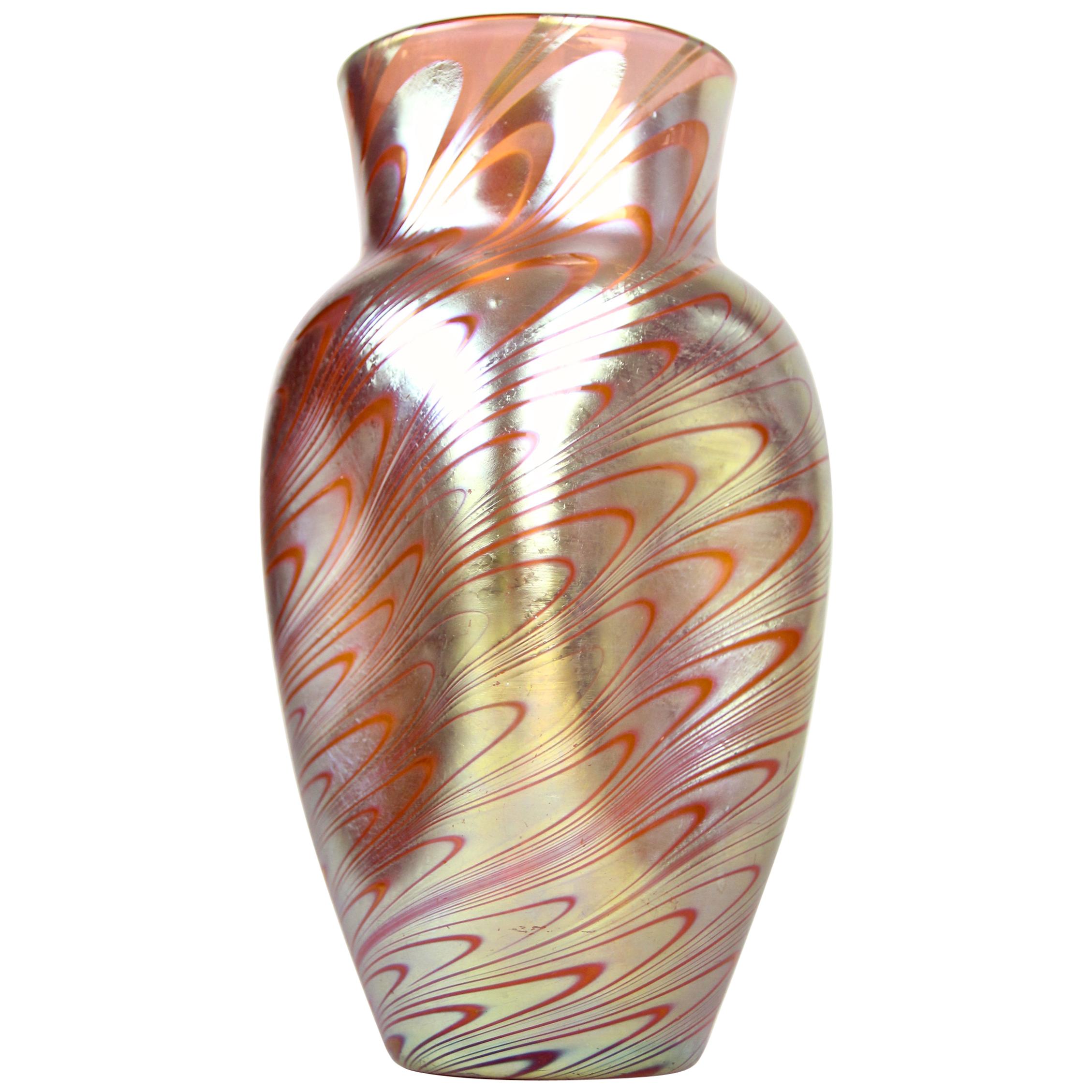 Lötz Witwe Glass Vase Decoration Phenomen Rosa Iridescent, Bohemia, circa 1902 For Sale
