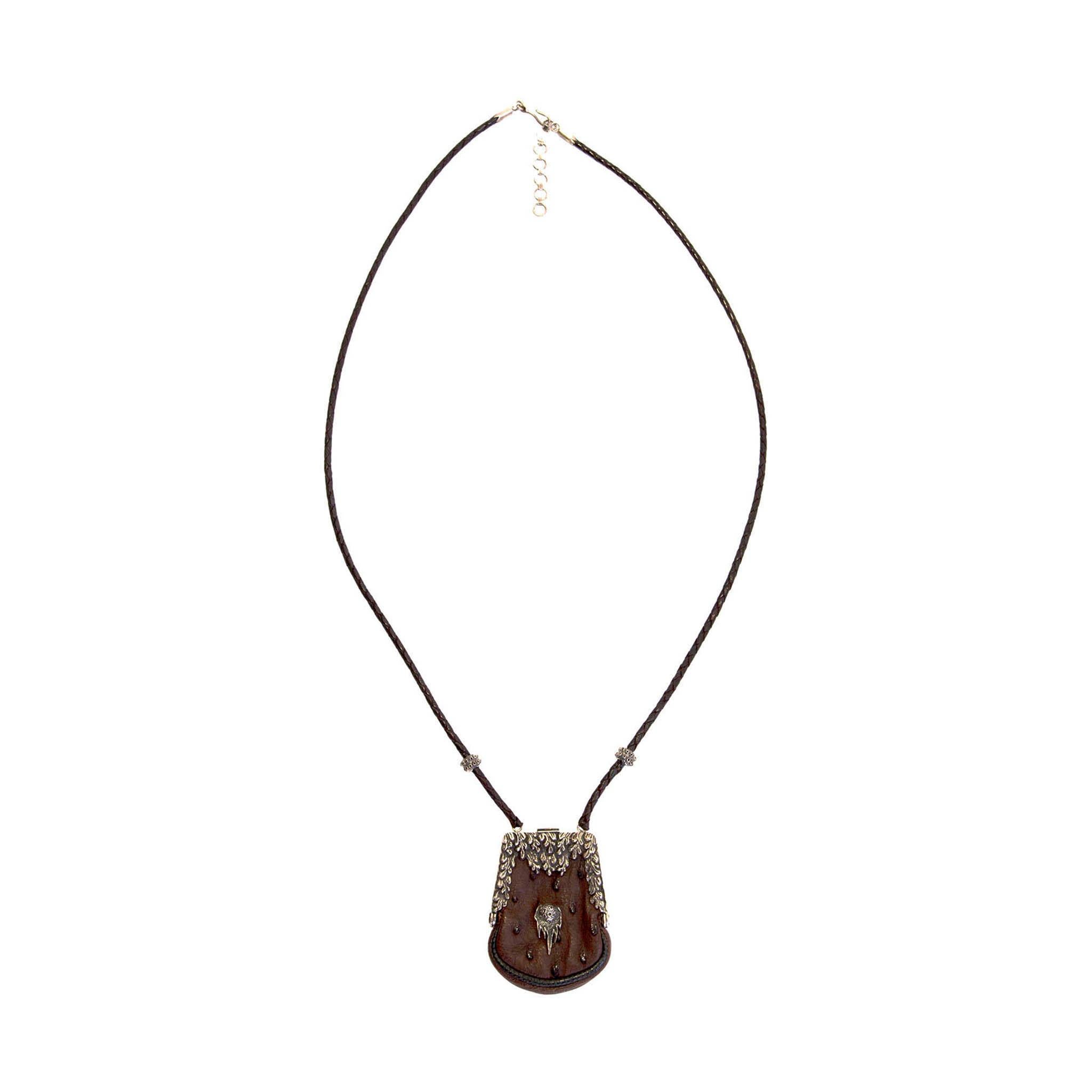 Product Details: Lou Guerin - 'Rare' - Coin Purse / Necklace - Silver Detailing Throughout - Plaited Leather Necklace - Adjustable Fasten.
Label: Lou Guerin
Fabric Content: Leather / Silver 
Condition: New - Rare Collectors Piece 
Necklace Length: