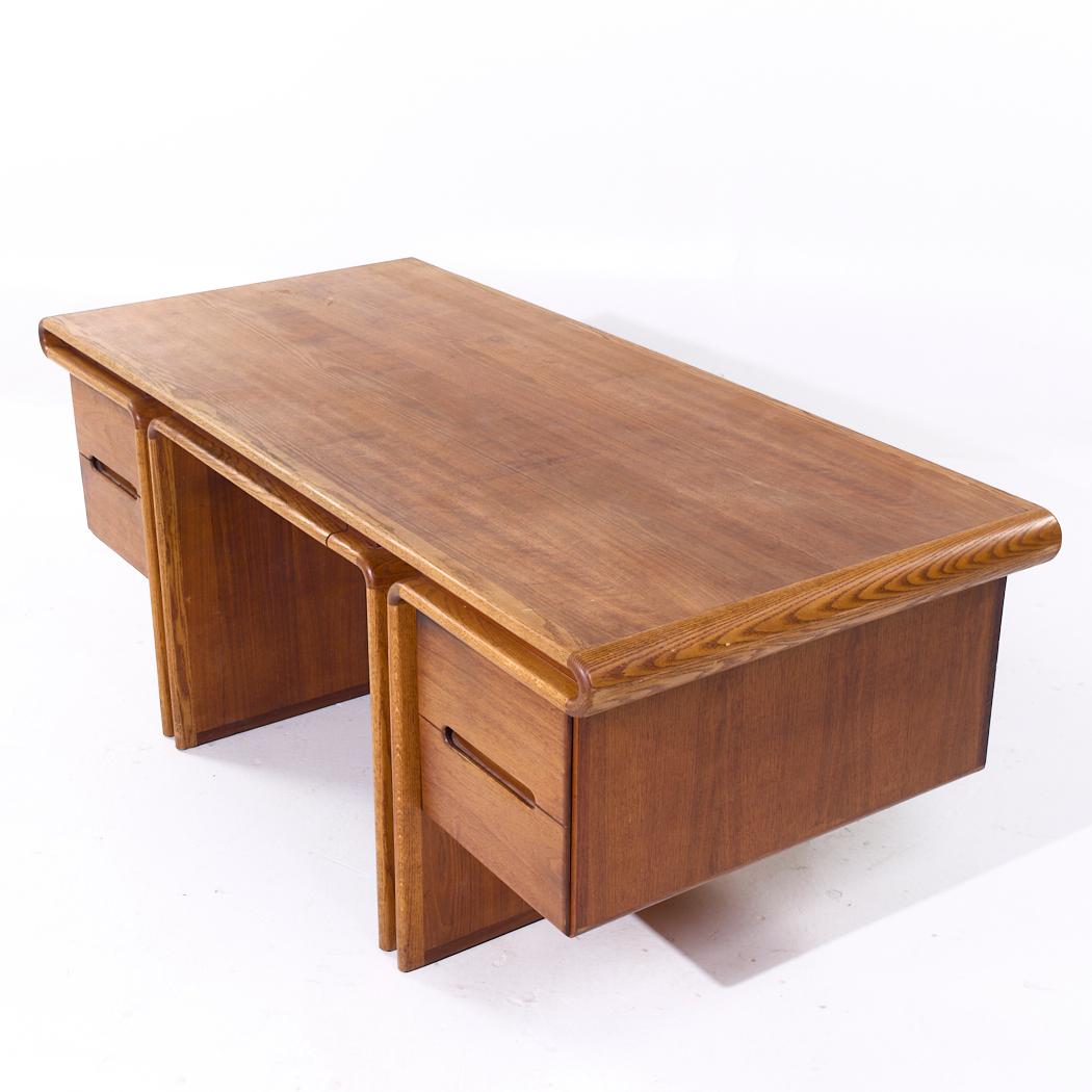 Lou Hodges for Creative Crafts Mid Century Curved Walnut Executive Desk For Sale 5