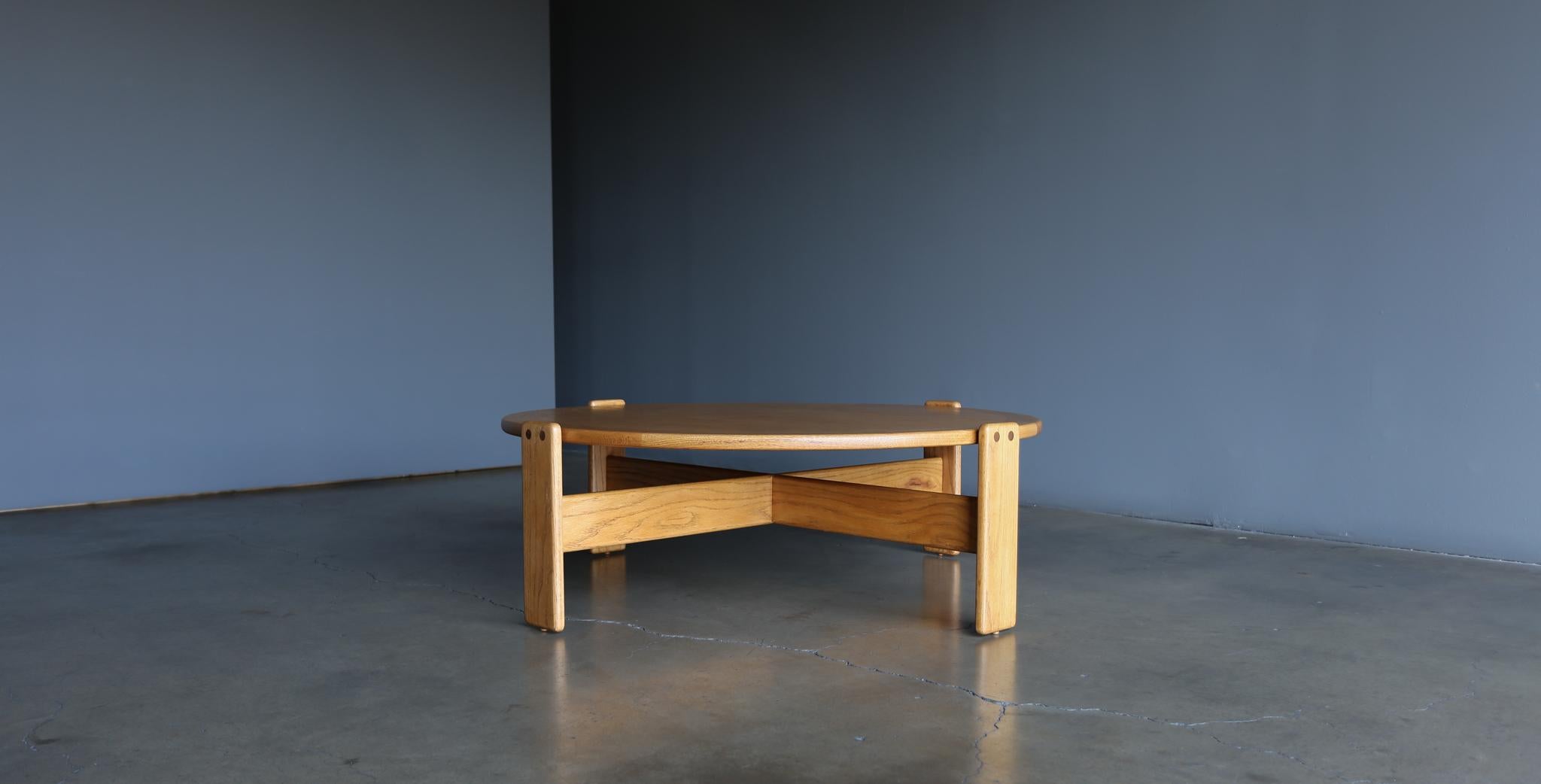 Lou Hodges handcrafted solid oak coffee Table for California Design Group, 1980. This piece has been professionally restored.