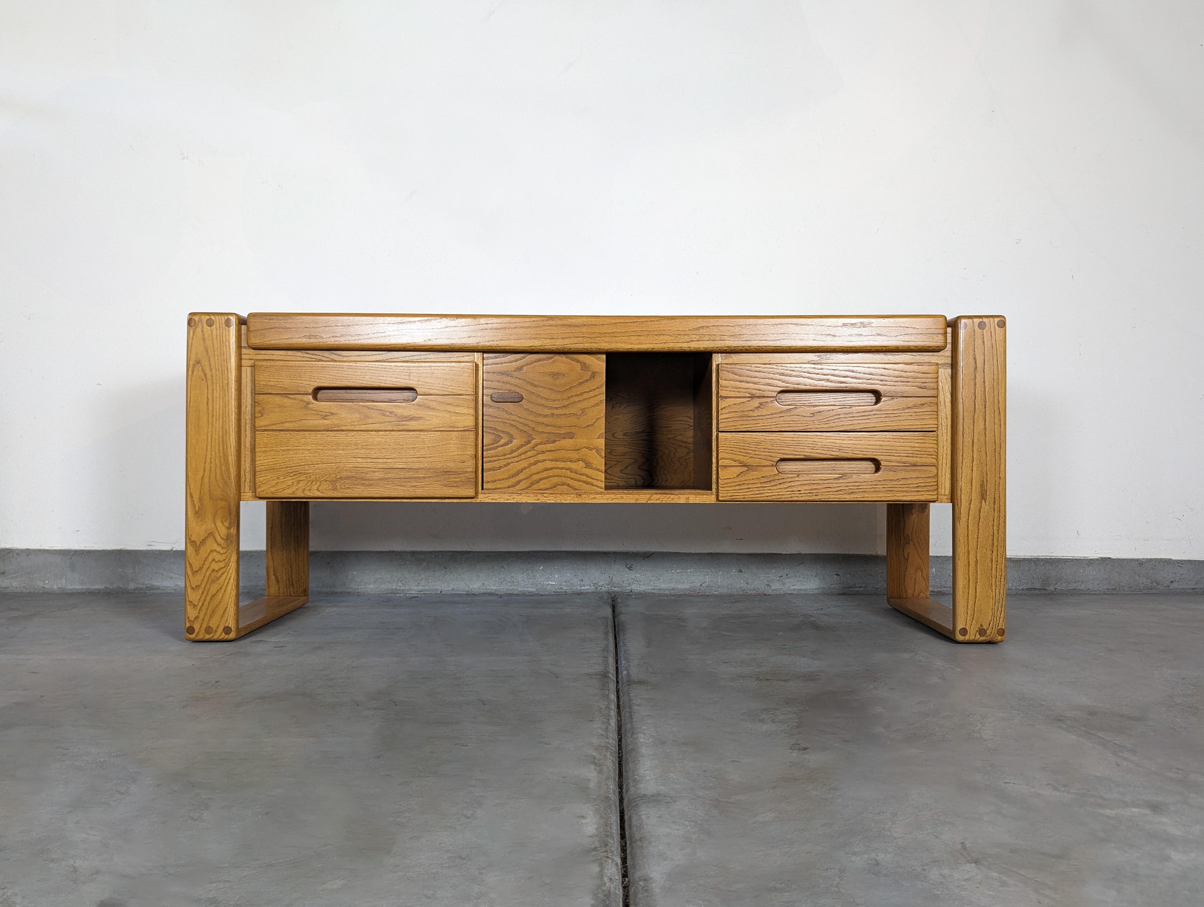 Lou Hodges Handcrafted Oak Credenza for California Design Group, c1980s For Sale 2