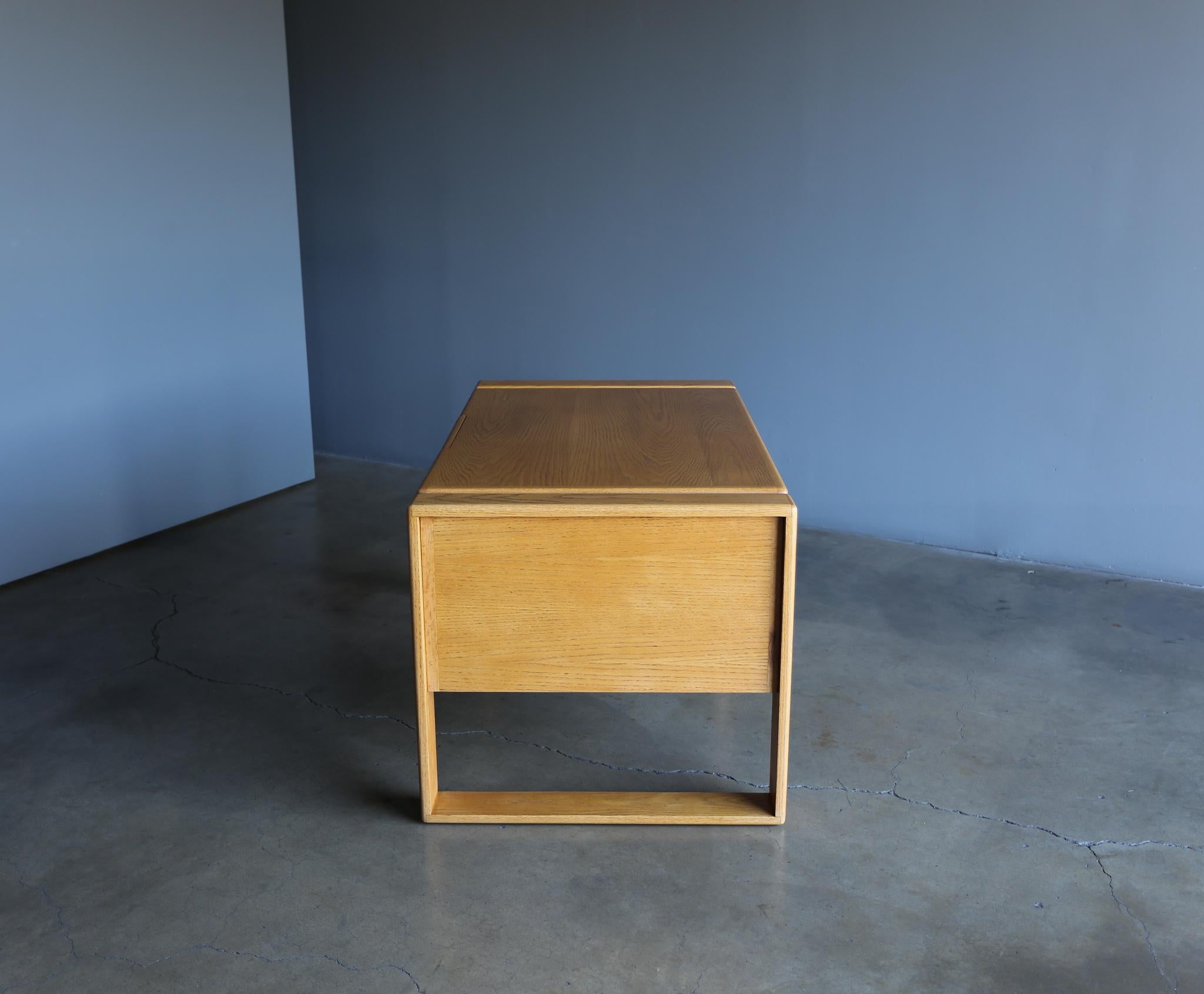 Lou Hodges Handcrafted Oak Desk for California Design Group, 1978 3