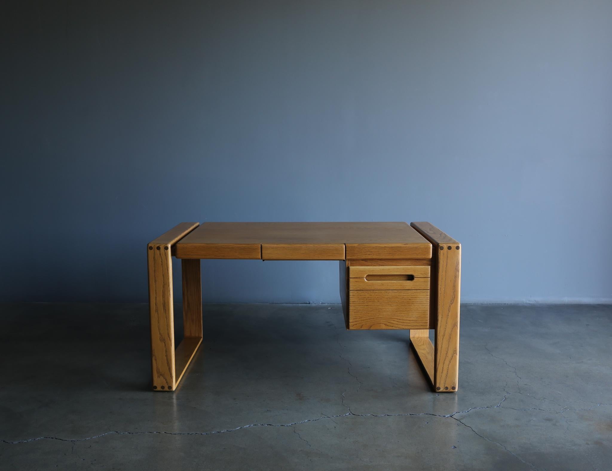 Lou Hodges Handcrafted Oak Desk for California Design Group, 1978 7