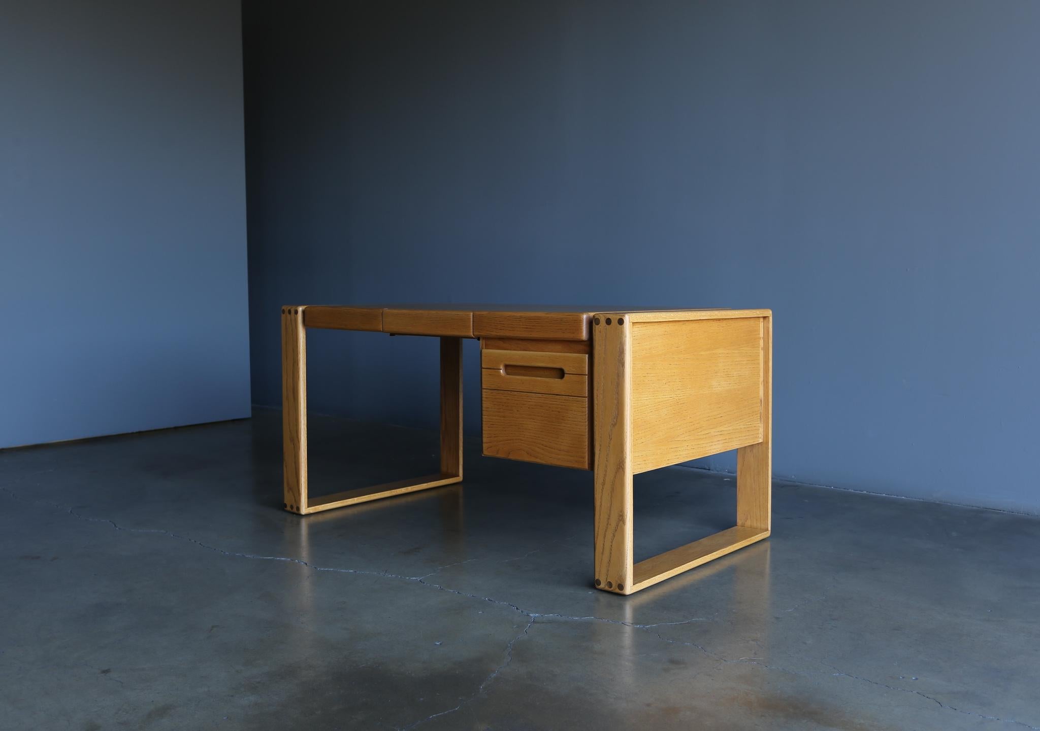 American Lou Hodges Handcrafted Oak Desk for California Design Group, 1978