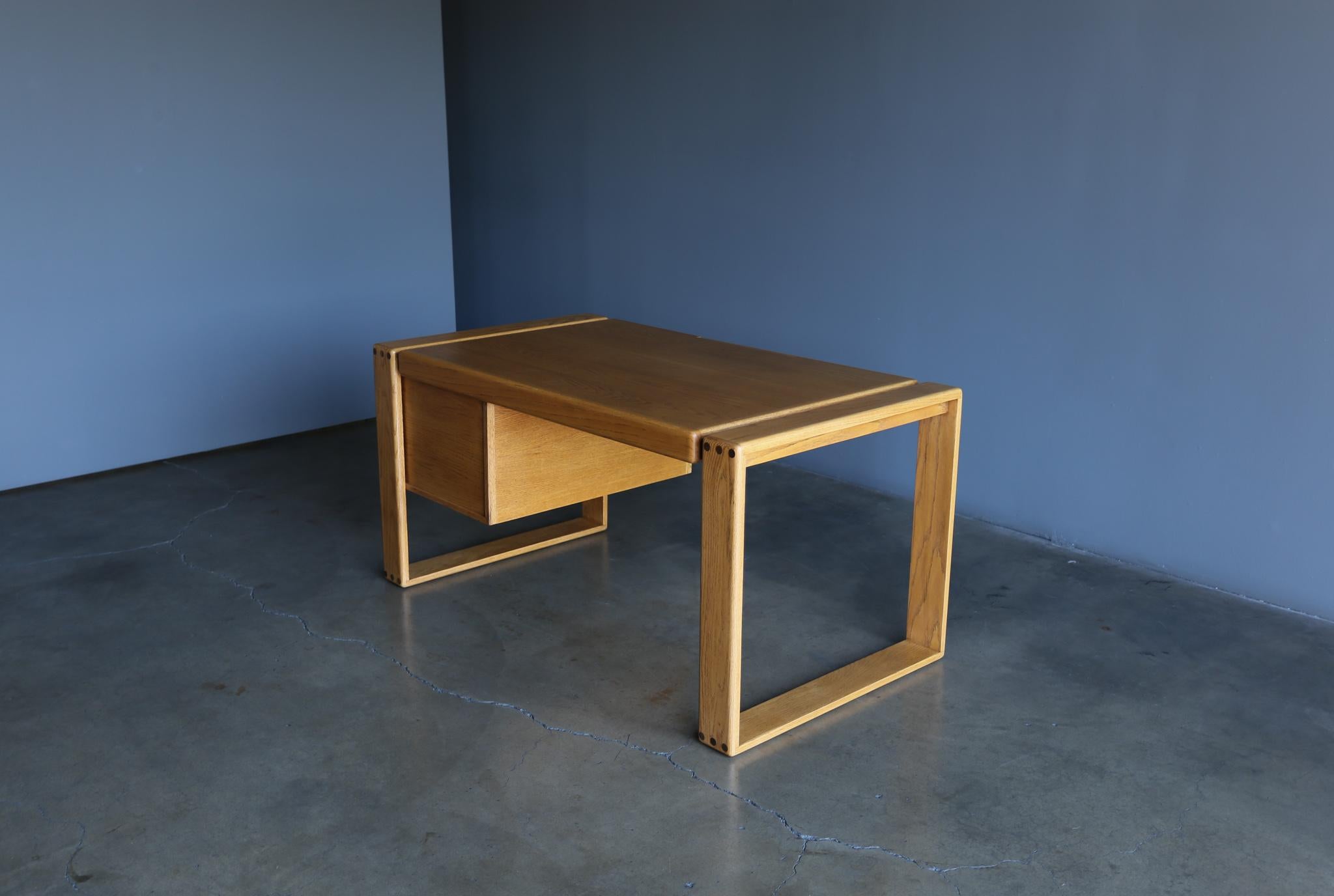 Lou Hodges Handcrafted Oak Desk for California Design Group, 1978 2