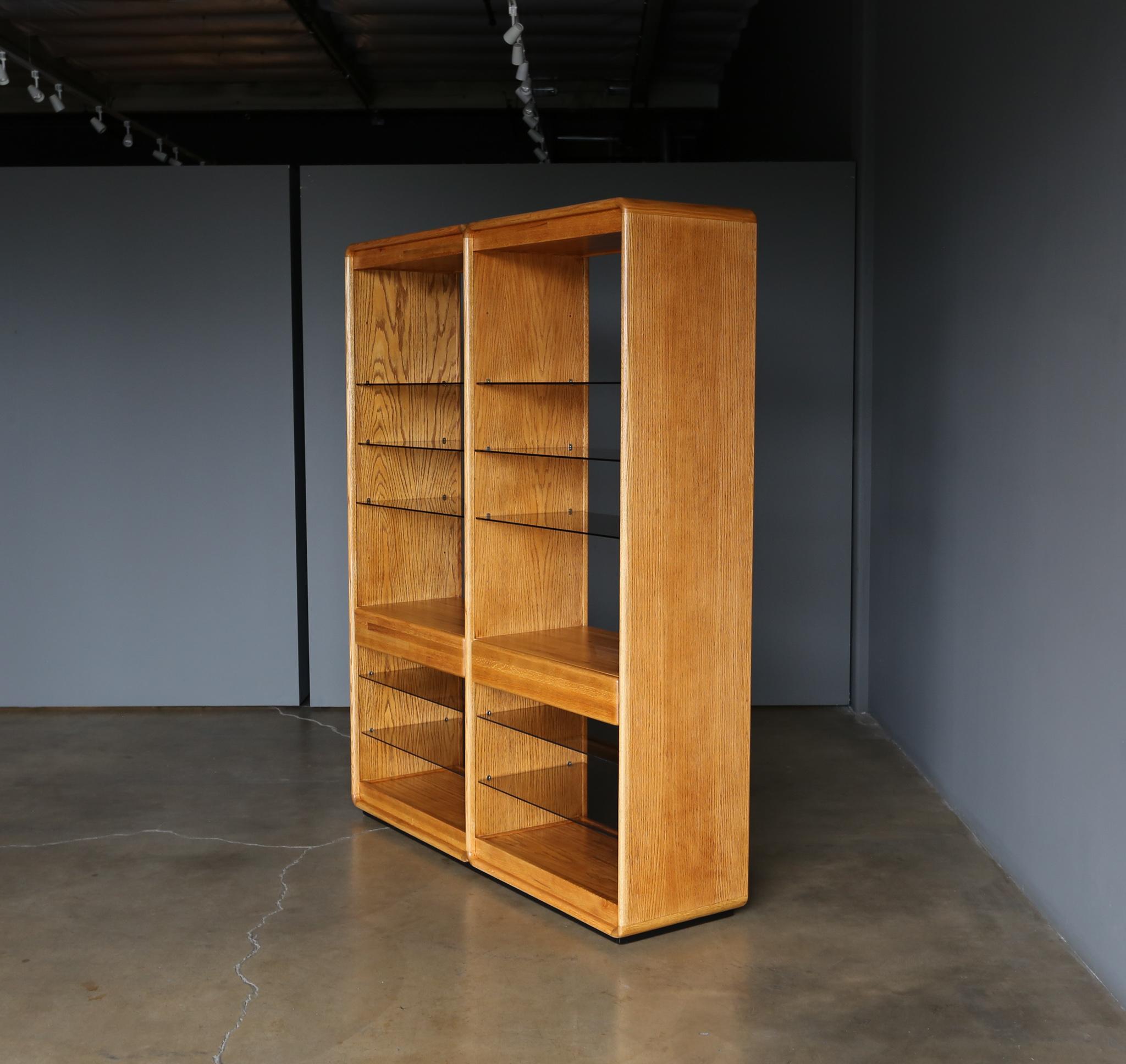American Lou Hodges Handcrafted Oak Etagere for California Design Group, circa 1975