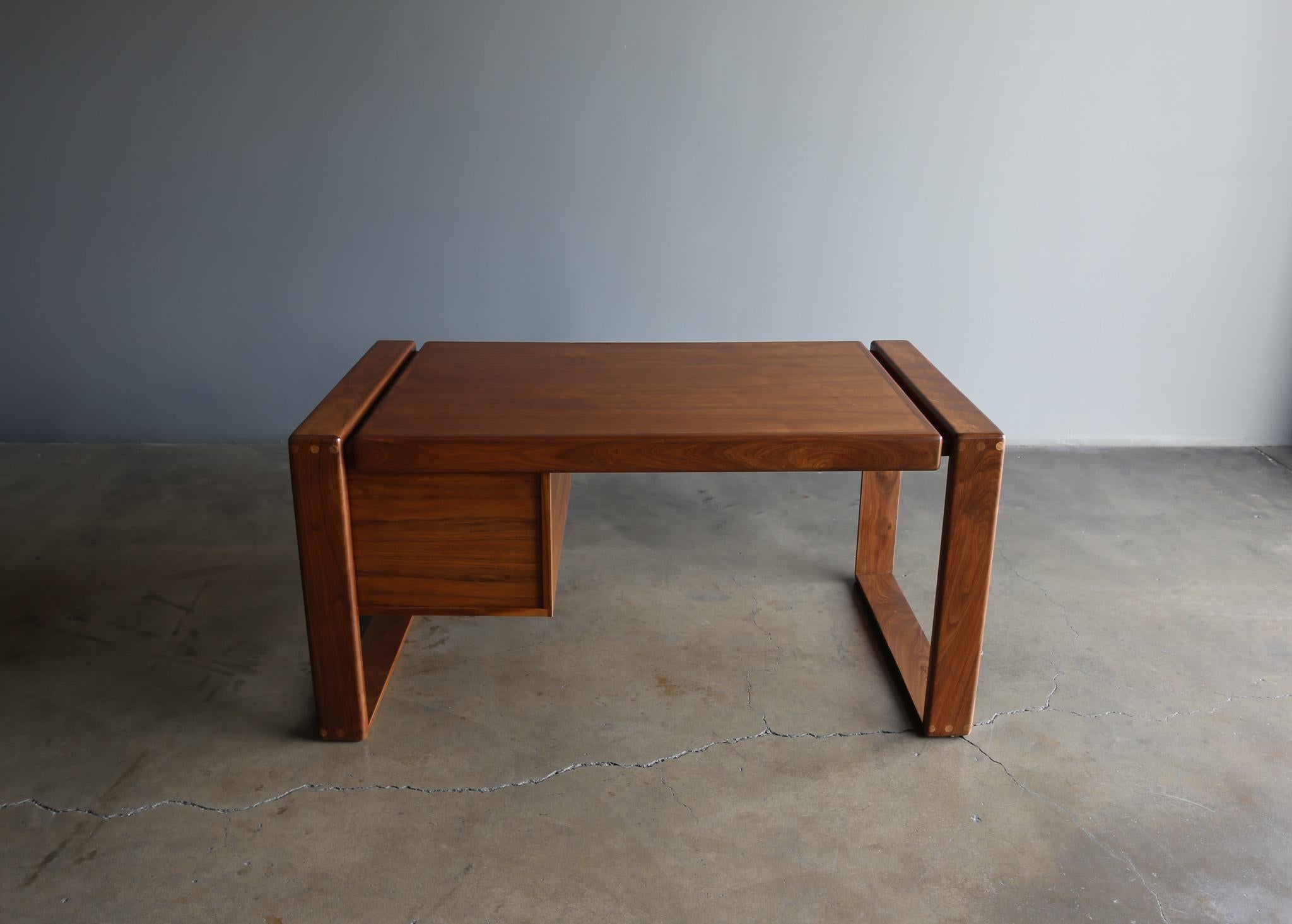Lou Hodges Handcrafted Walnut Desk for California Design Group, 1979 7