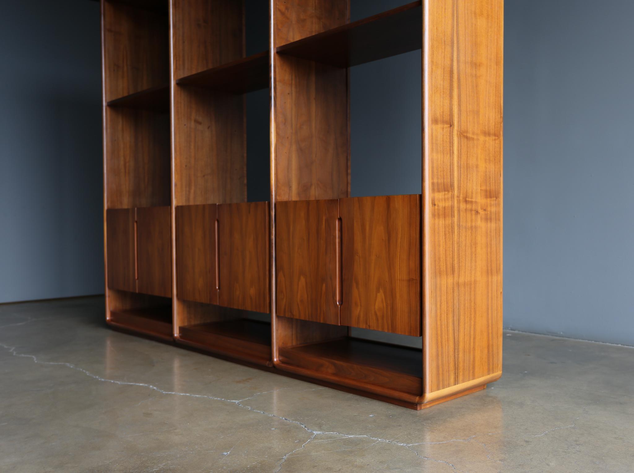 Lou Hodges Handcrafted Walnut Wall Unit for California Design Group,  1978 In Good Condition In Costa Mesa, CA