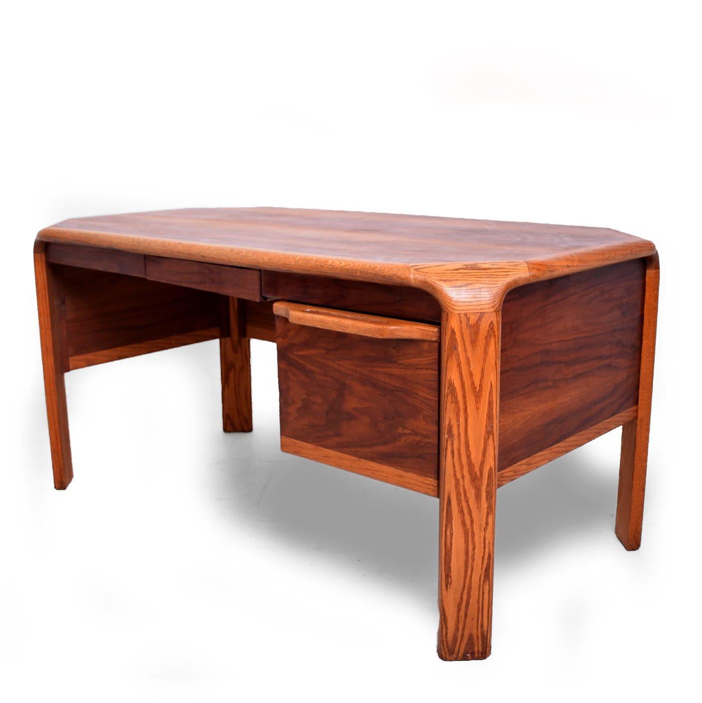 For your consideration a Mid-Century Modern desk attributed to Lou Hodges.

Walnut with oak wood. Features one small pull-out drawer and a large file drawer. 

Unmarked, USA, circa late 1960s. California modern.

Measures: 29 1/4